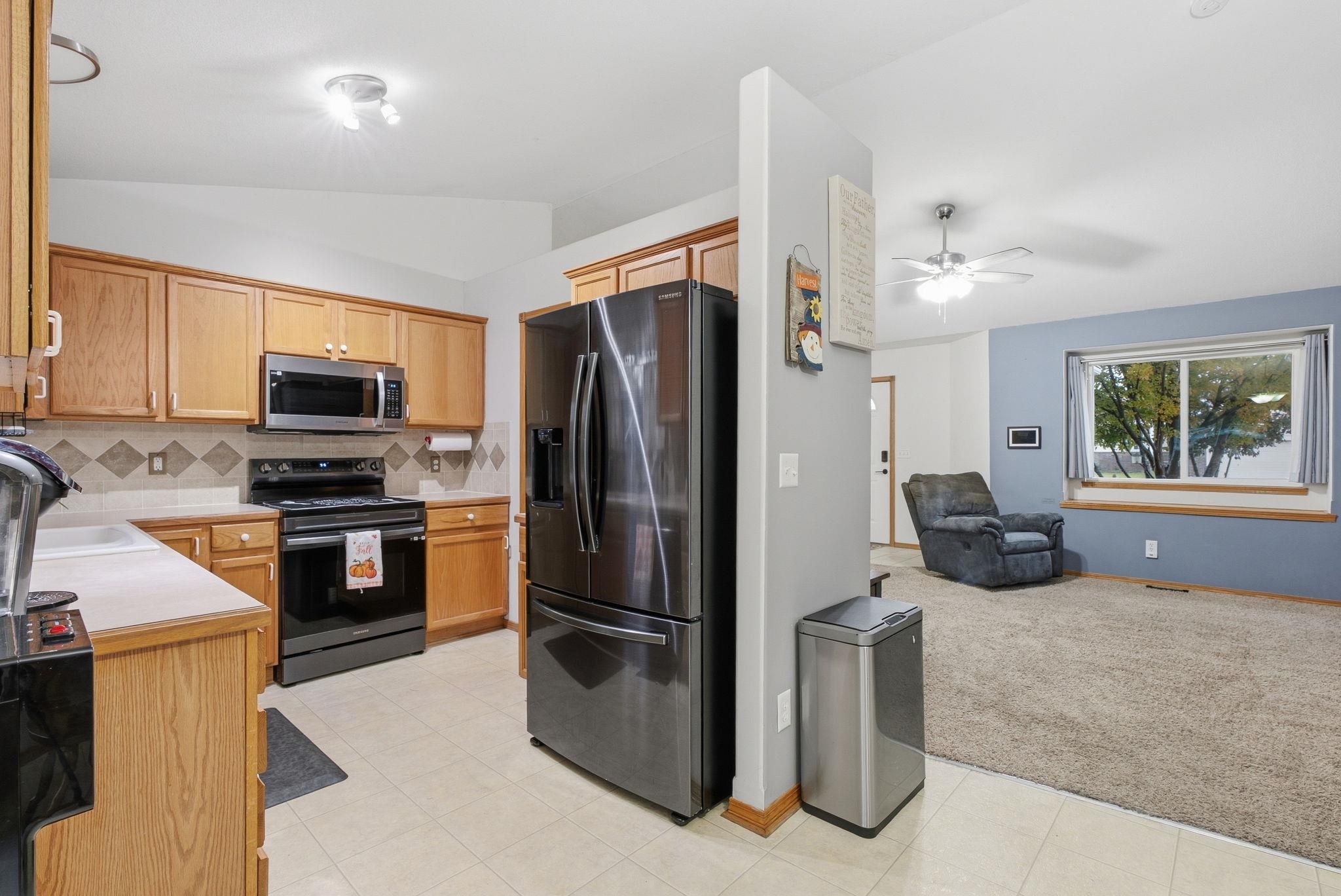 1514 E Mona St Property Photo 8