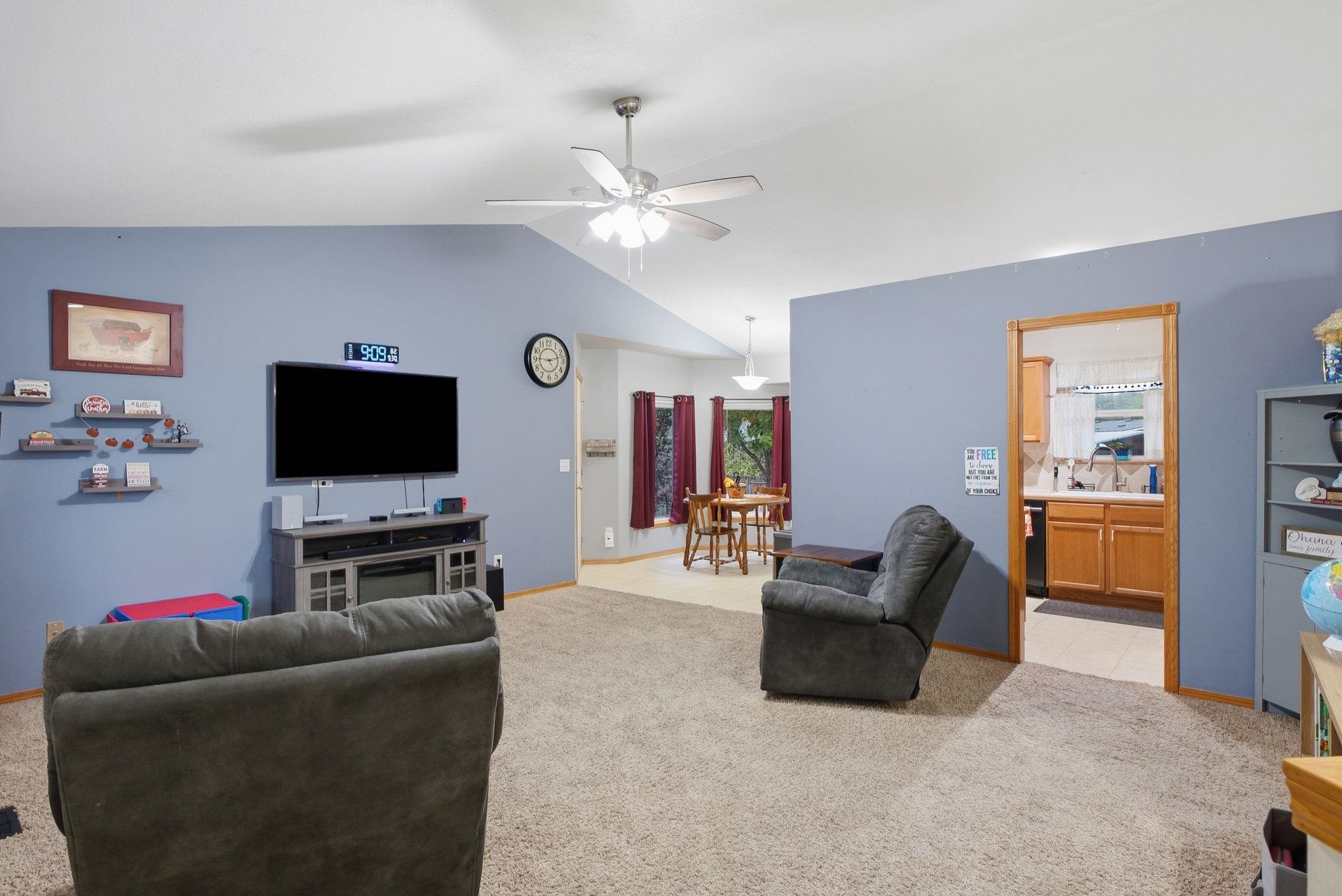 1514 E Mona St Property Photo 10