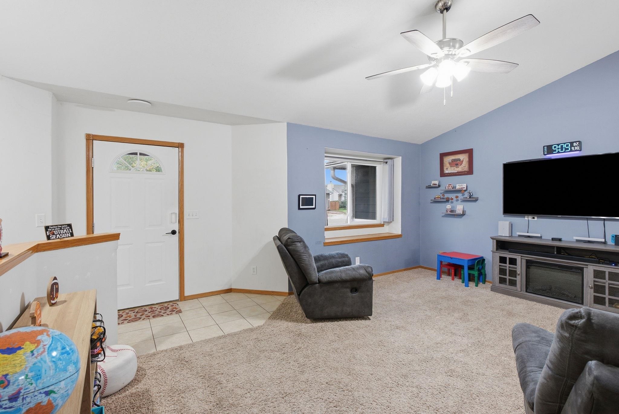 1514 E Mona St Property Photo 11
