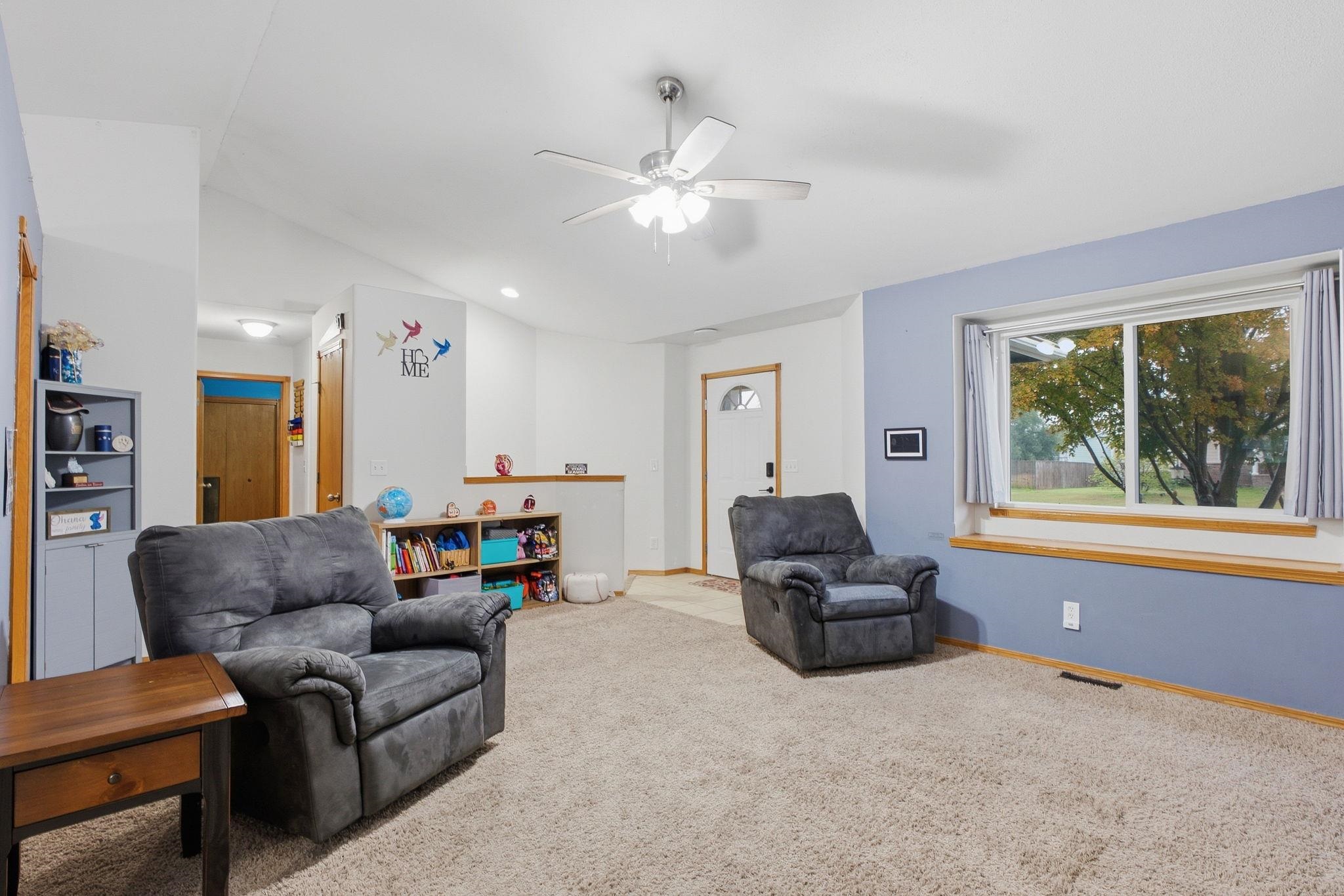 1514 E Mona St Property Photo 12