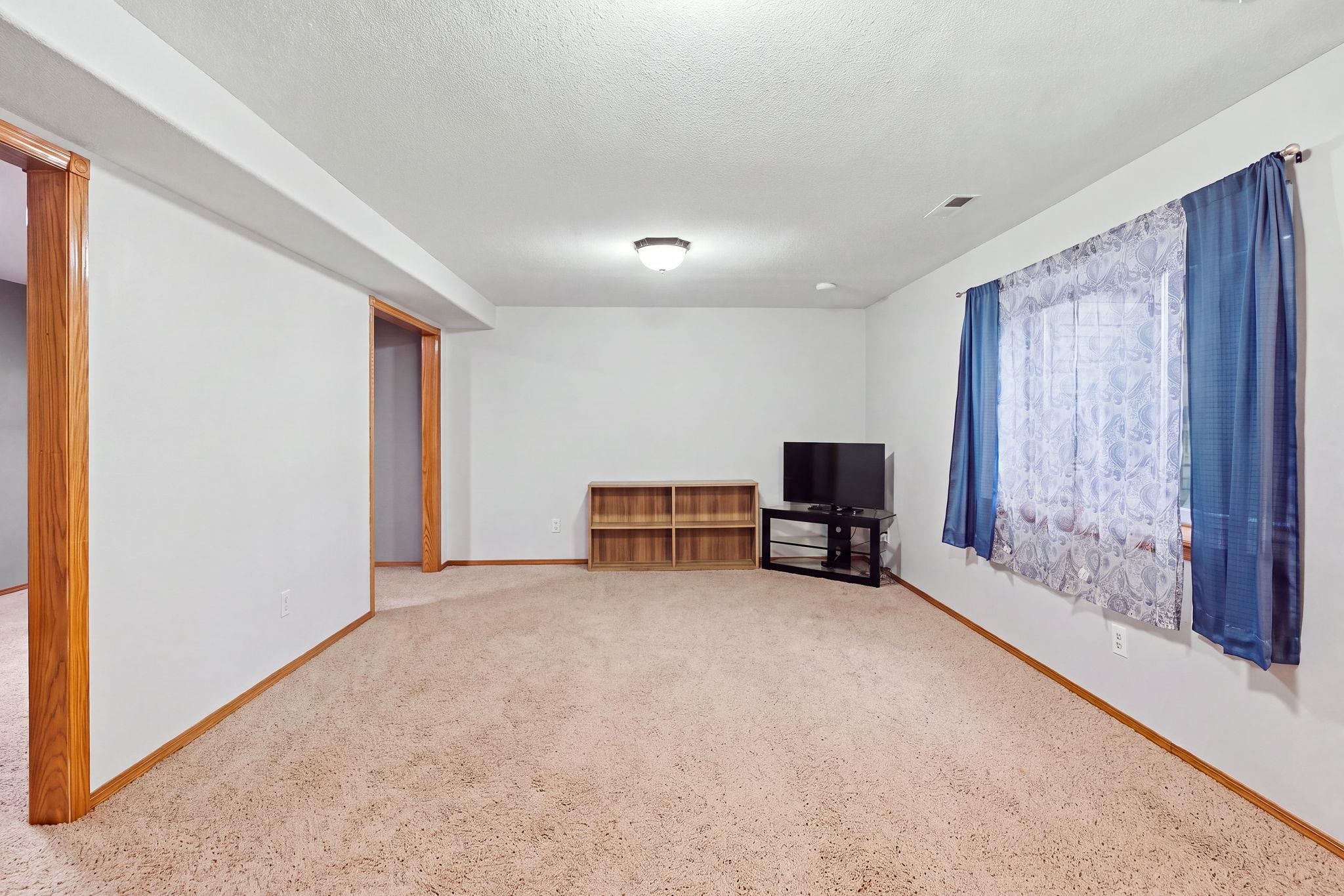 1514 E Mona St Property Photo 20