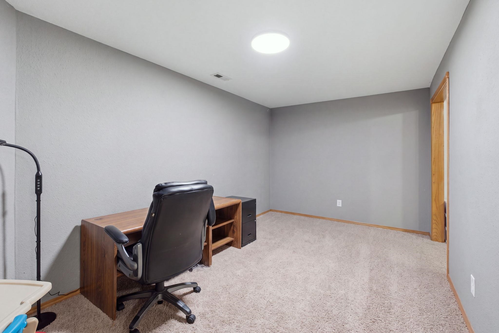 1514 E Mona St Property Photo 22