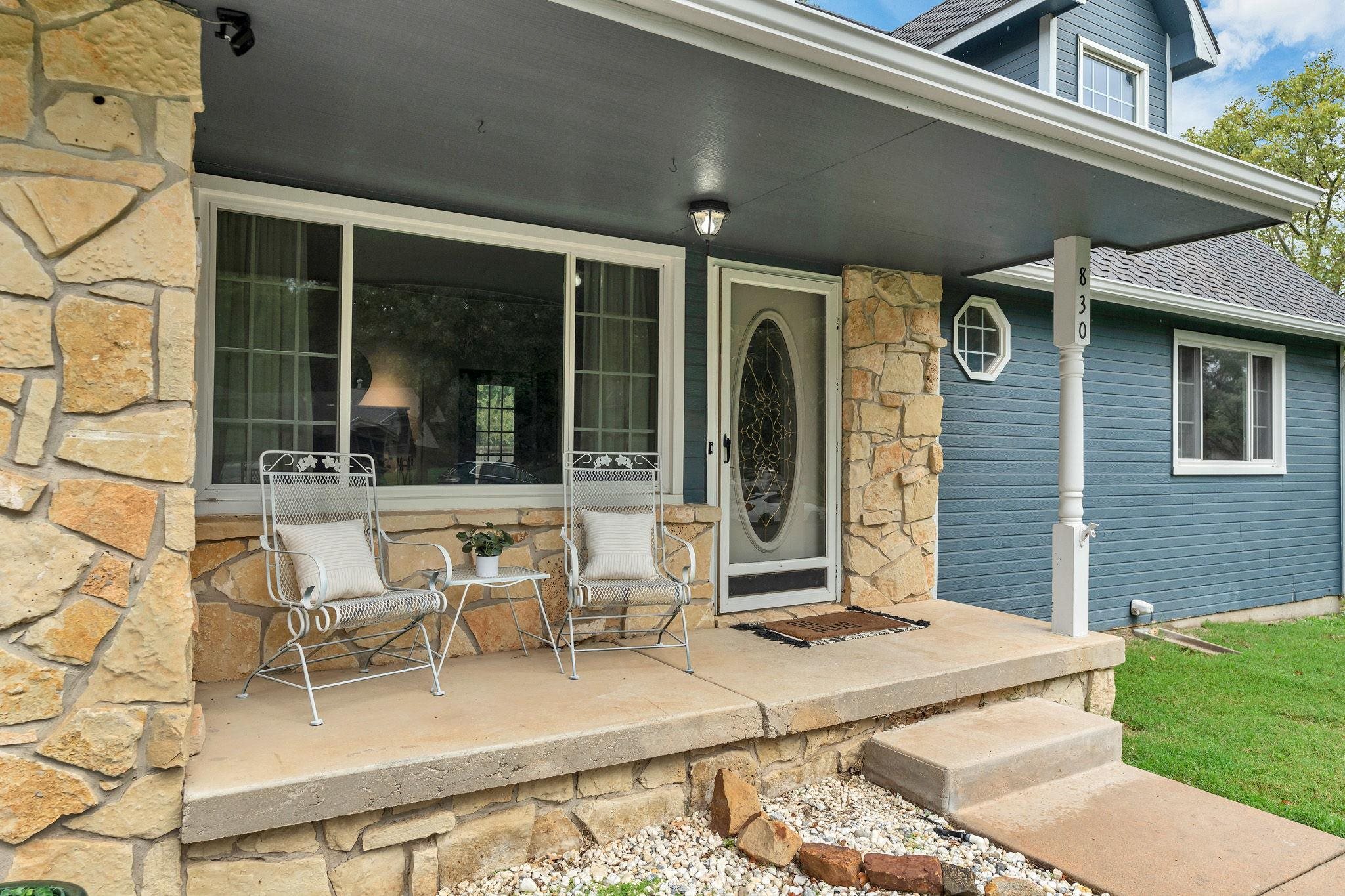 830 N Briarwood Rd Property Photo 3