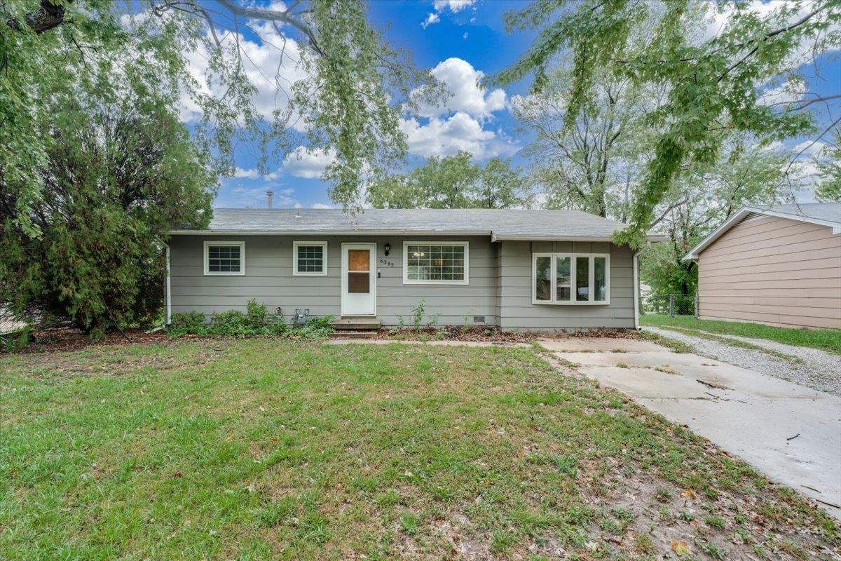 6345 N Tarrytown St. Property Photo 2