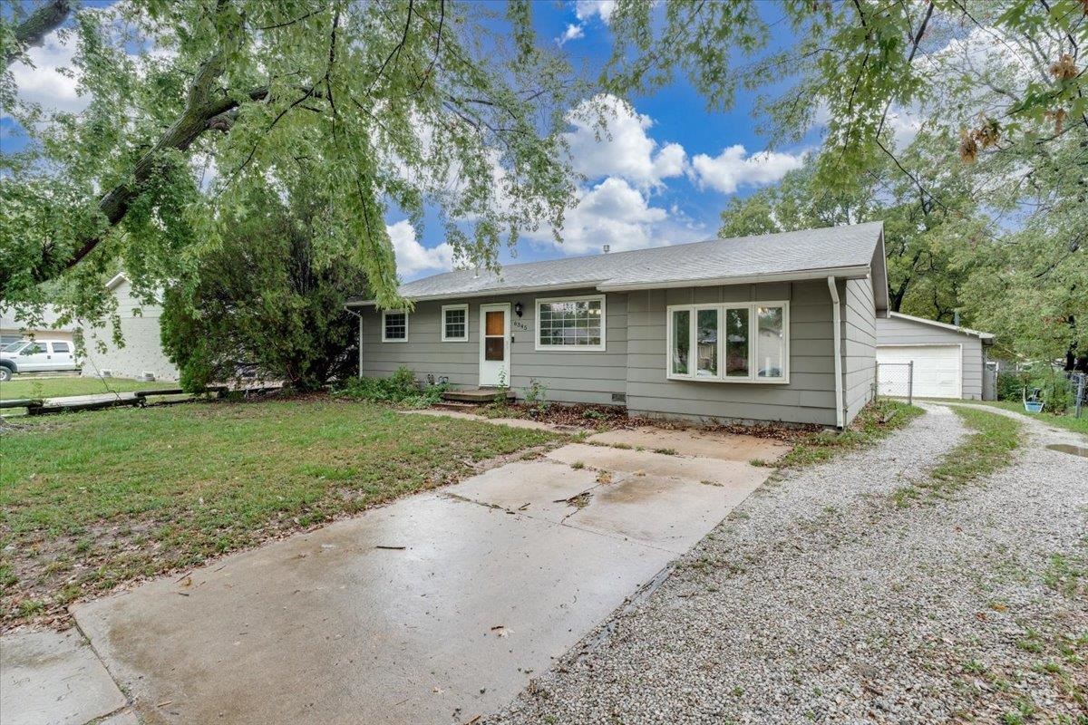 6345 N Tarrytown St. Property Photo 4
