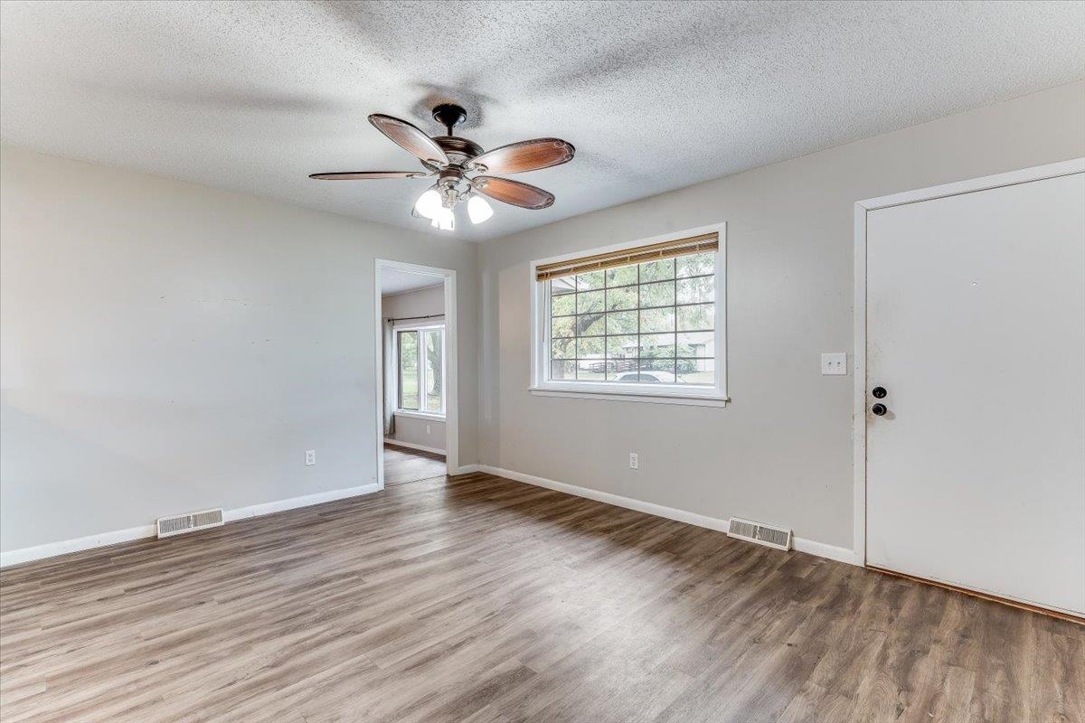 6345 N Tarrytown St. Property Photo 7