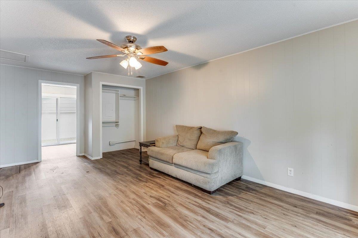 6345 N Tarrytown St. Property Photo 12
