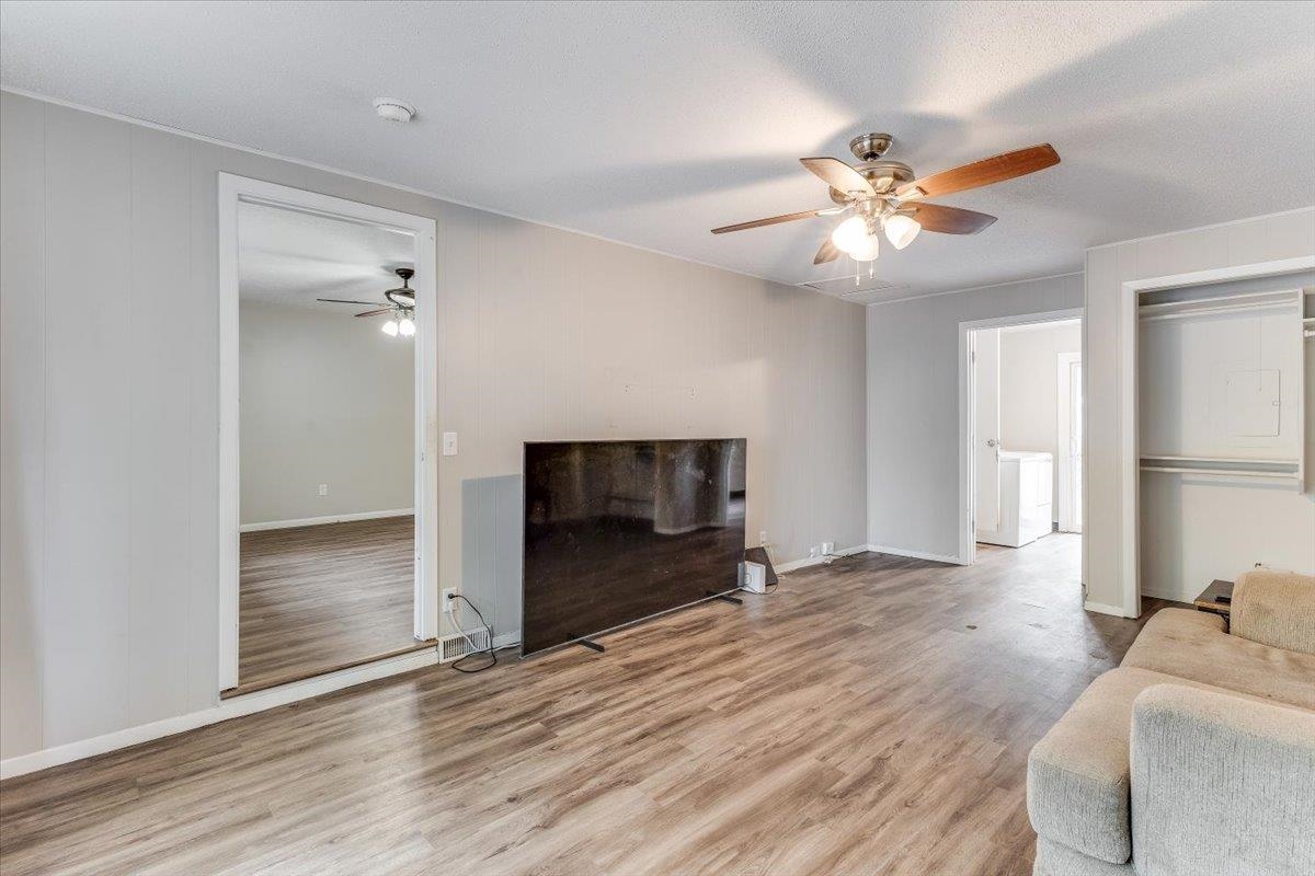 6345 N Tarrytown St. Property Photo 13