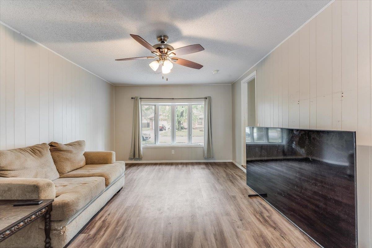 6345 N Tarrytown St. Property Photo 15