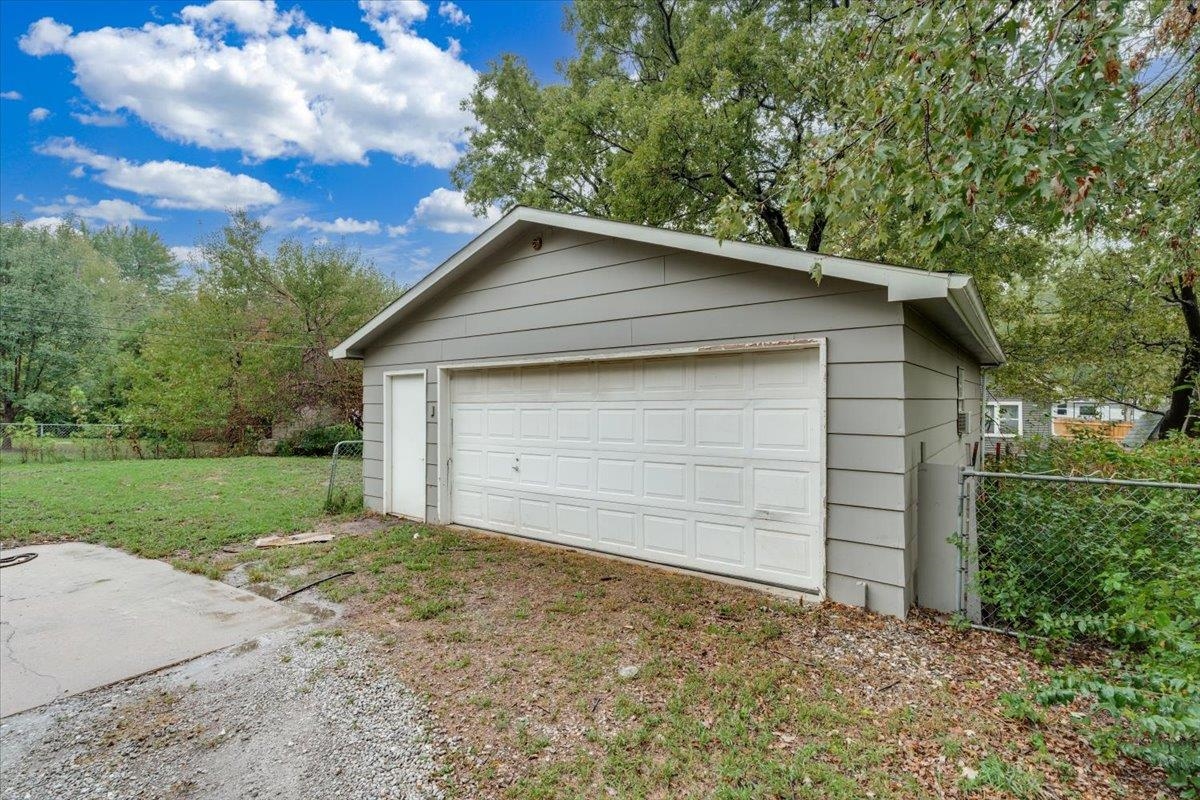 6345 N Tarrytown St. Property Photo 36