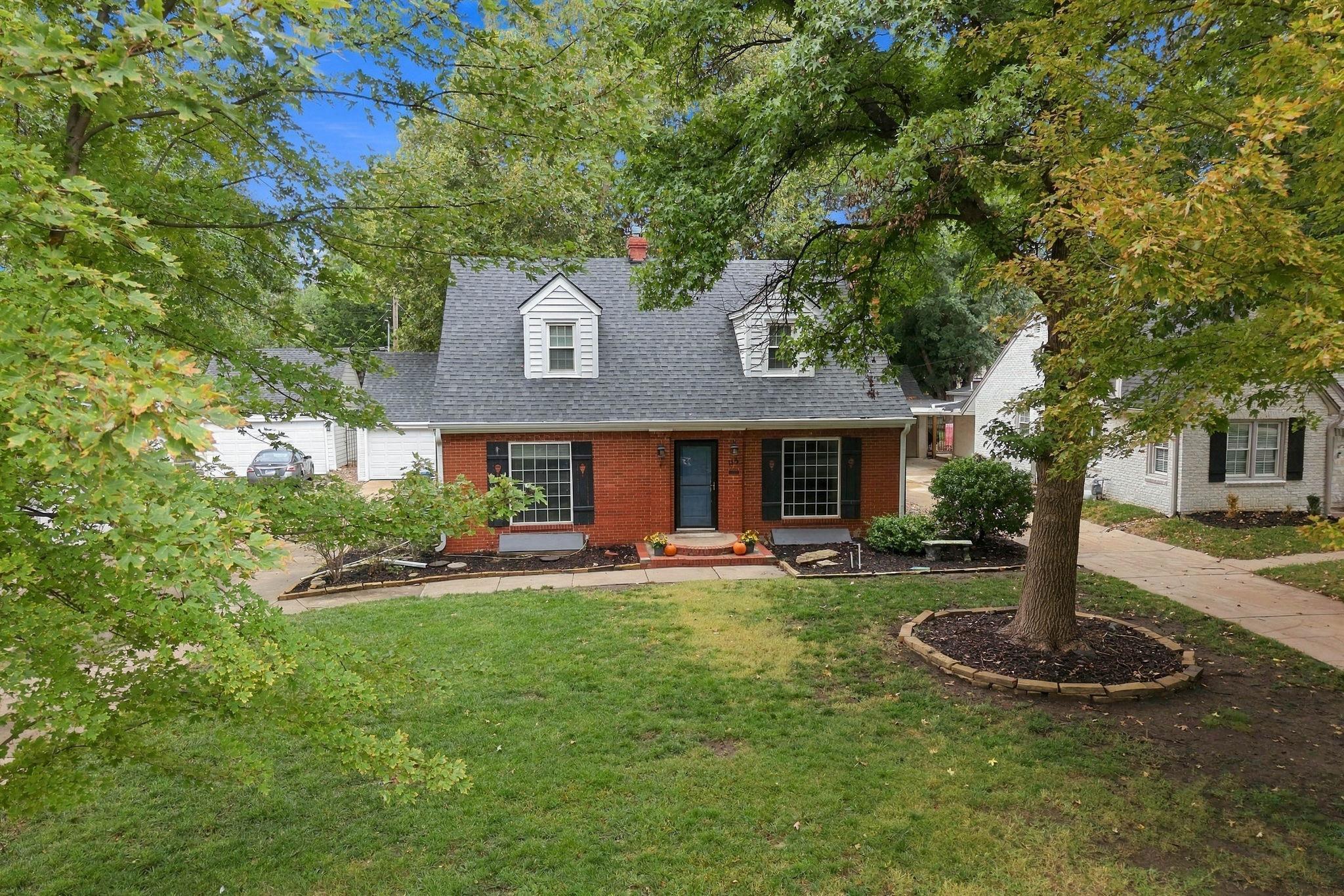 115 N Ridgewood Drive Property Photo 3