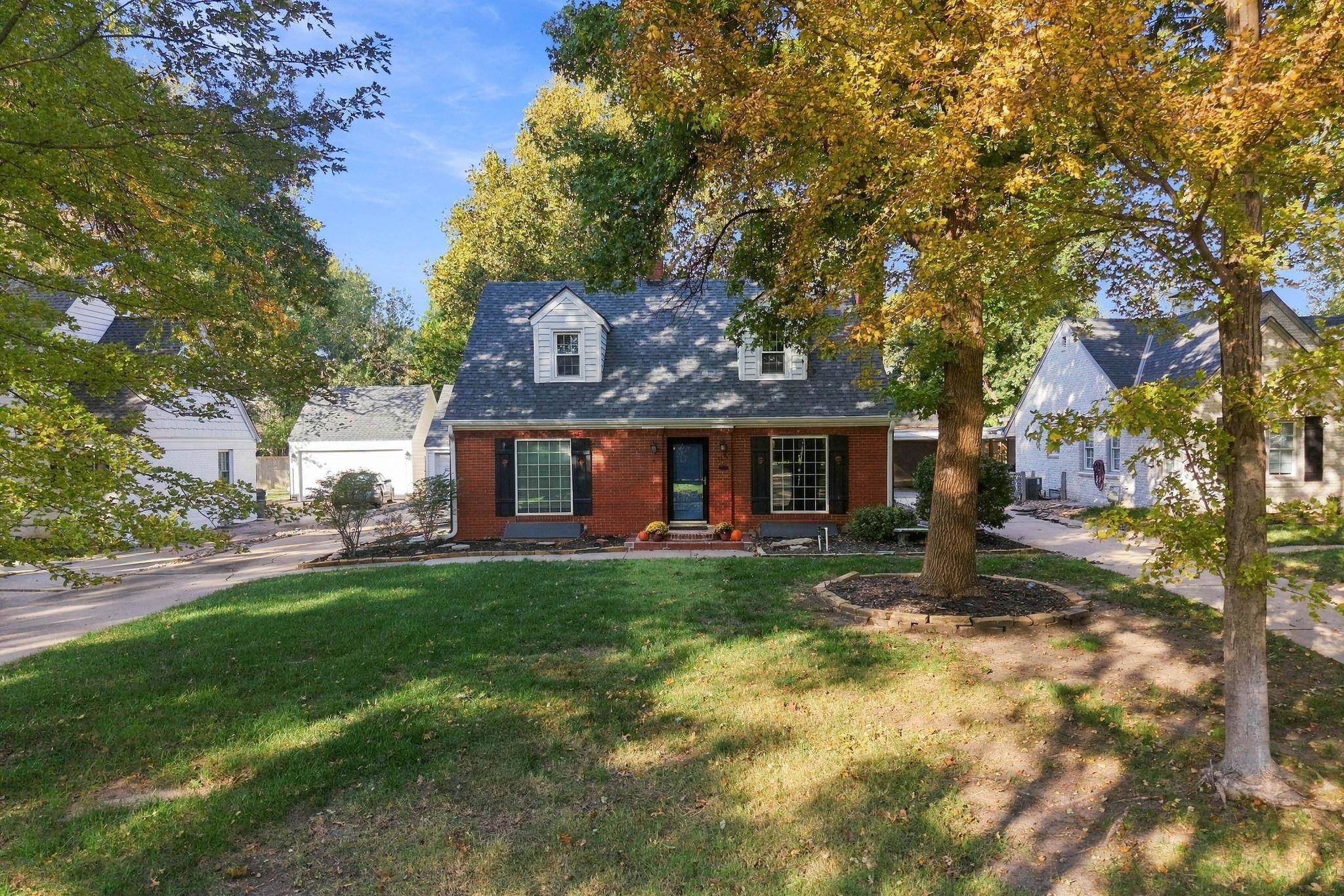 115 N Ridgewood Drive Property Photo 3