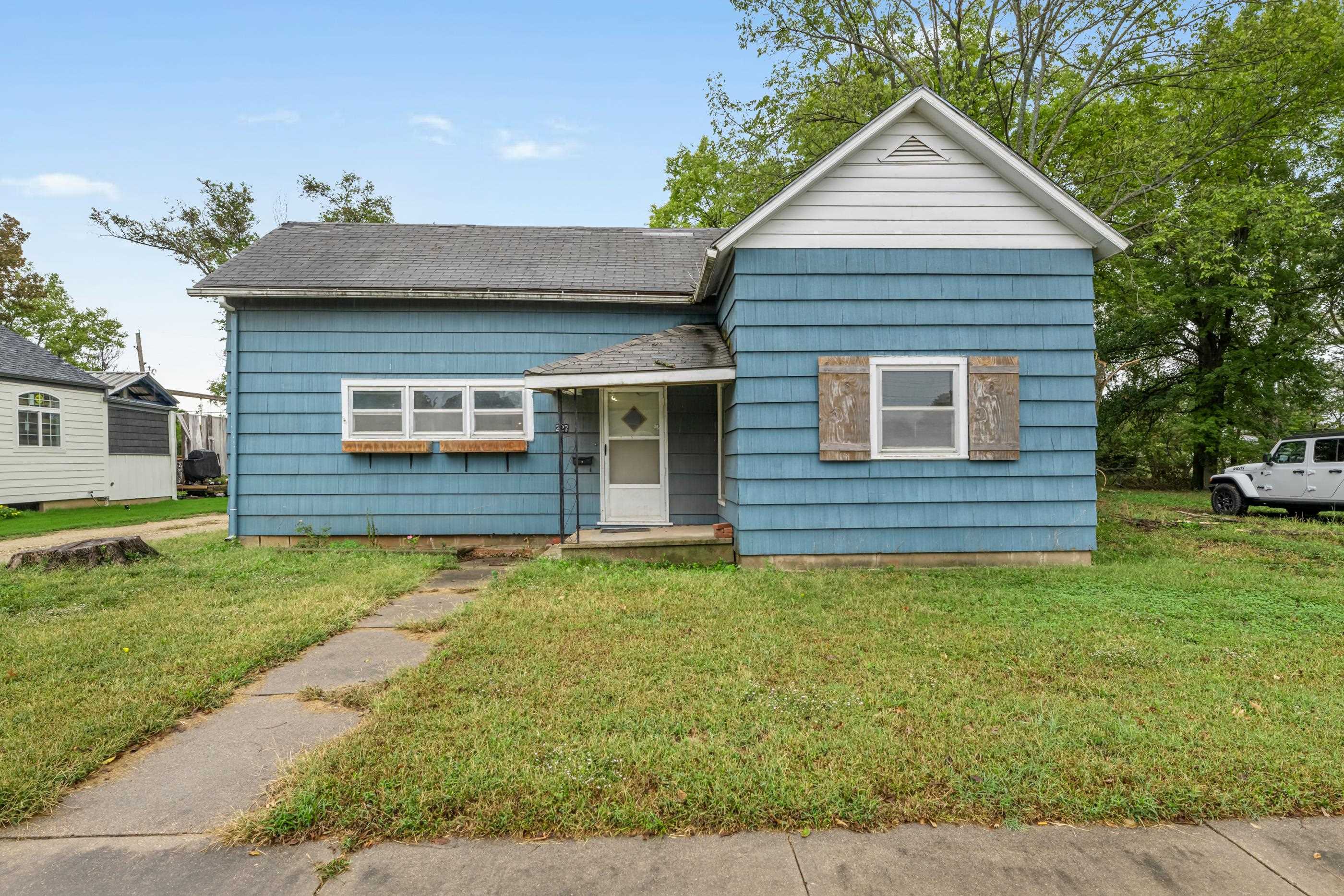 227 E Main St Property Photo 1