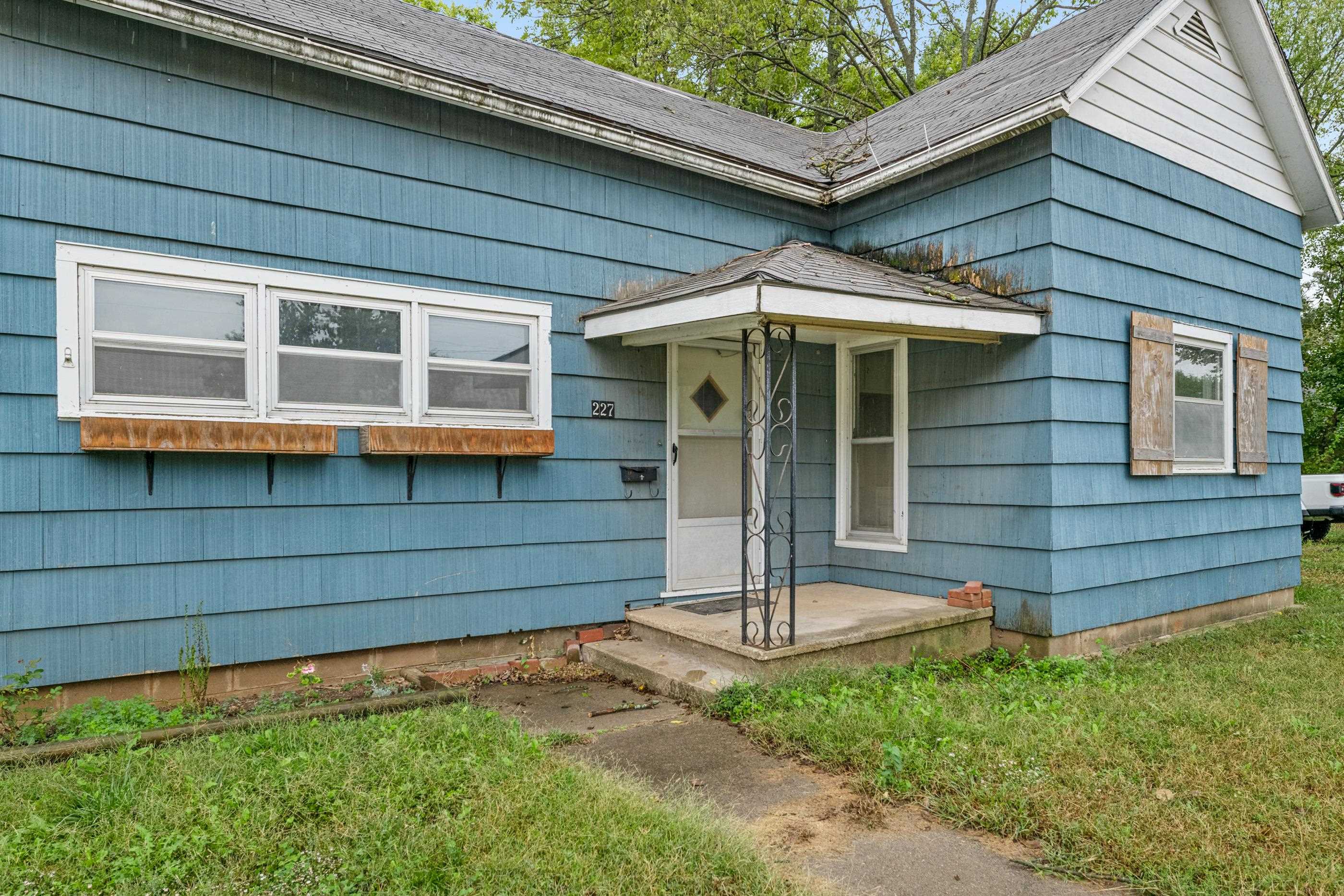 227 E Main St Property Photo 3