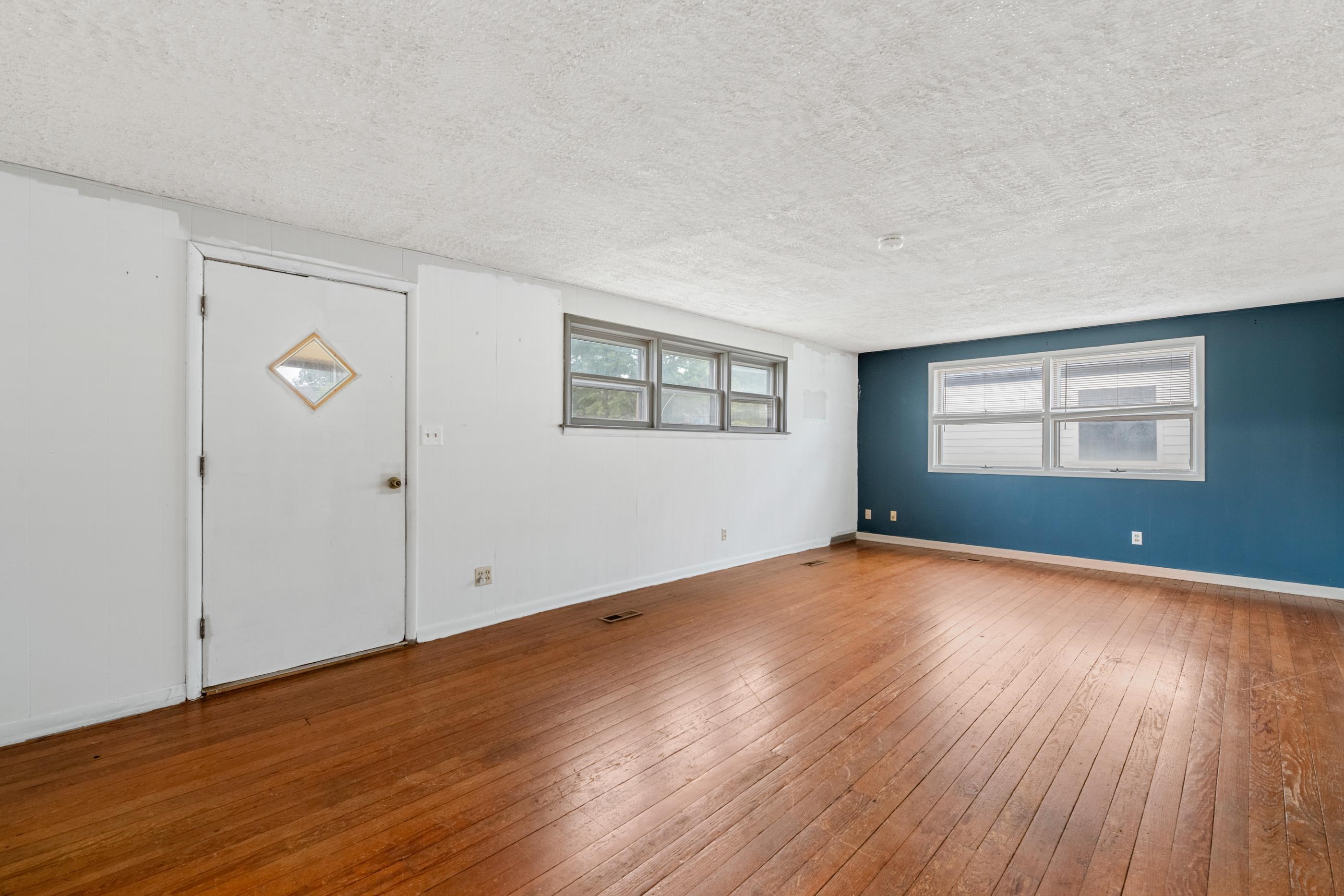227 E Main St Property Photo 5