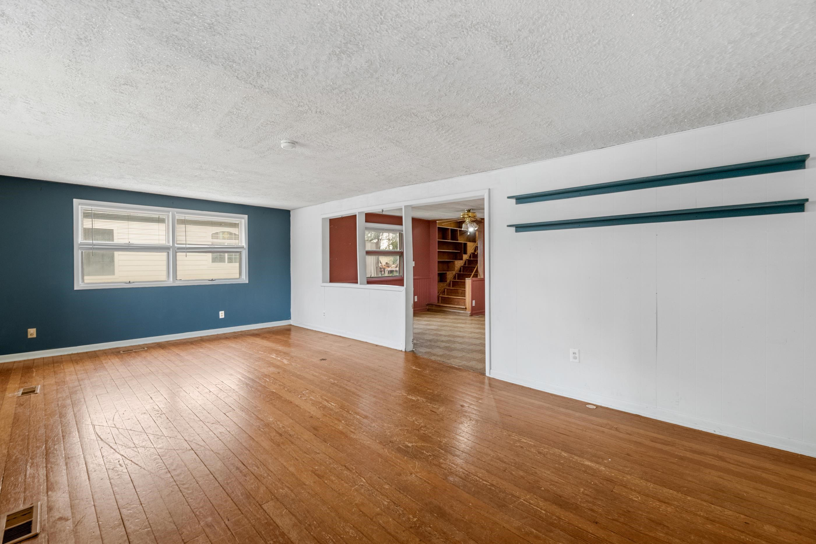 227 E Main St Property Photo 6