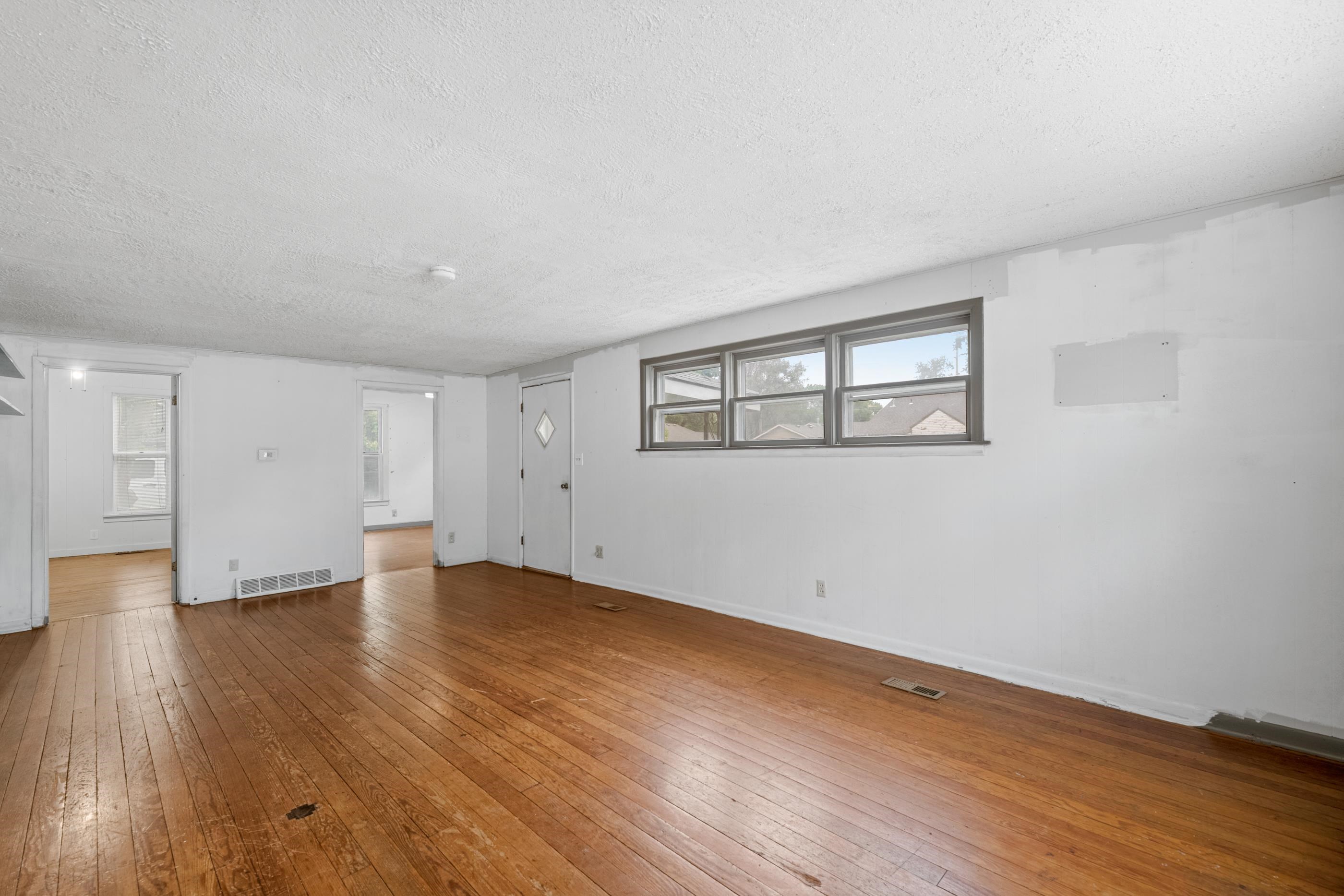 227 E Main St Property Photo 7
