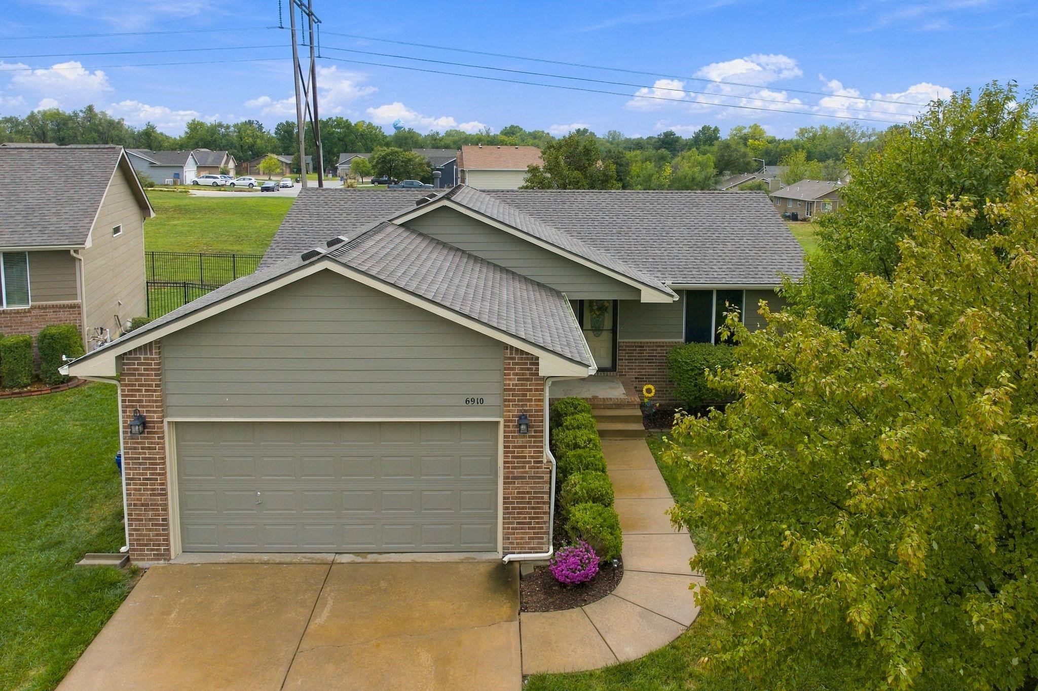 6910 N Wendell Ct Property Photo 1