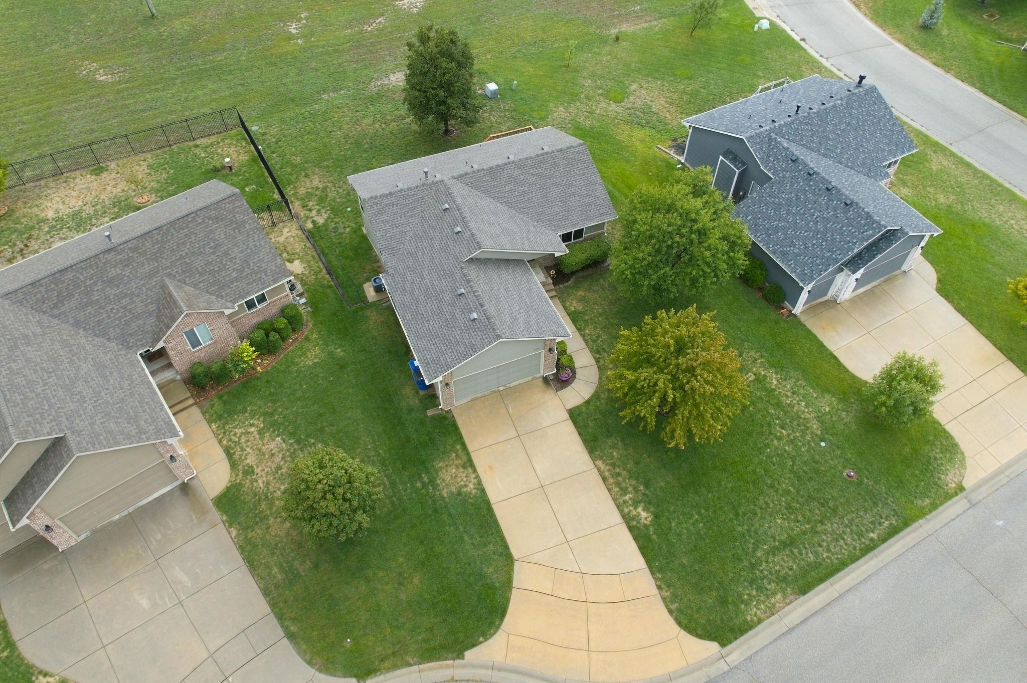 6910 N Wendell Ct Property Photo 2
