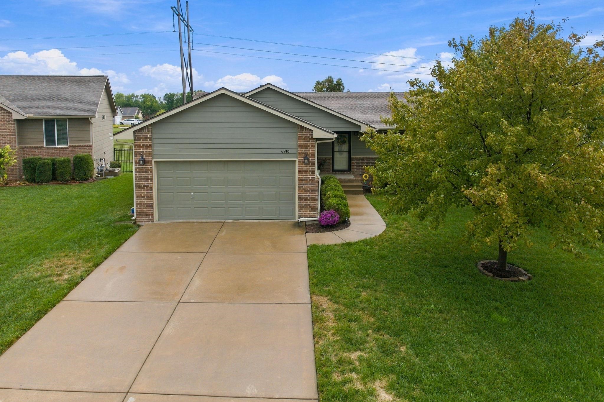 6910 N Wendell Ct Property Photo 3