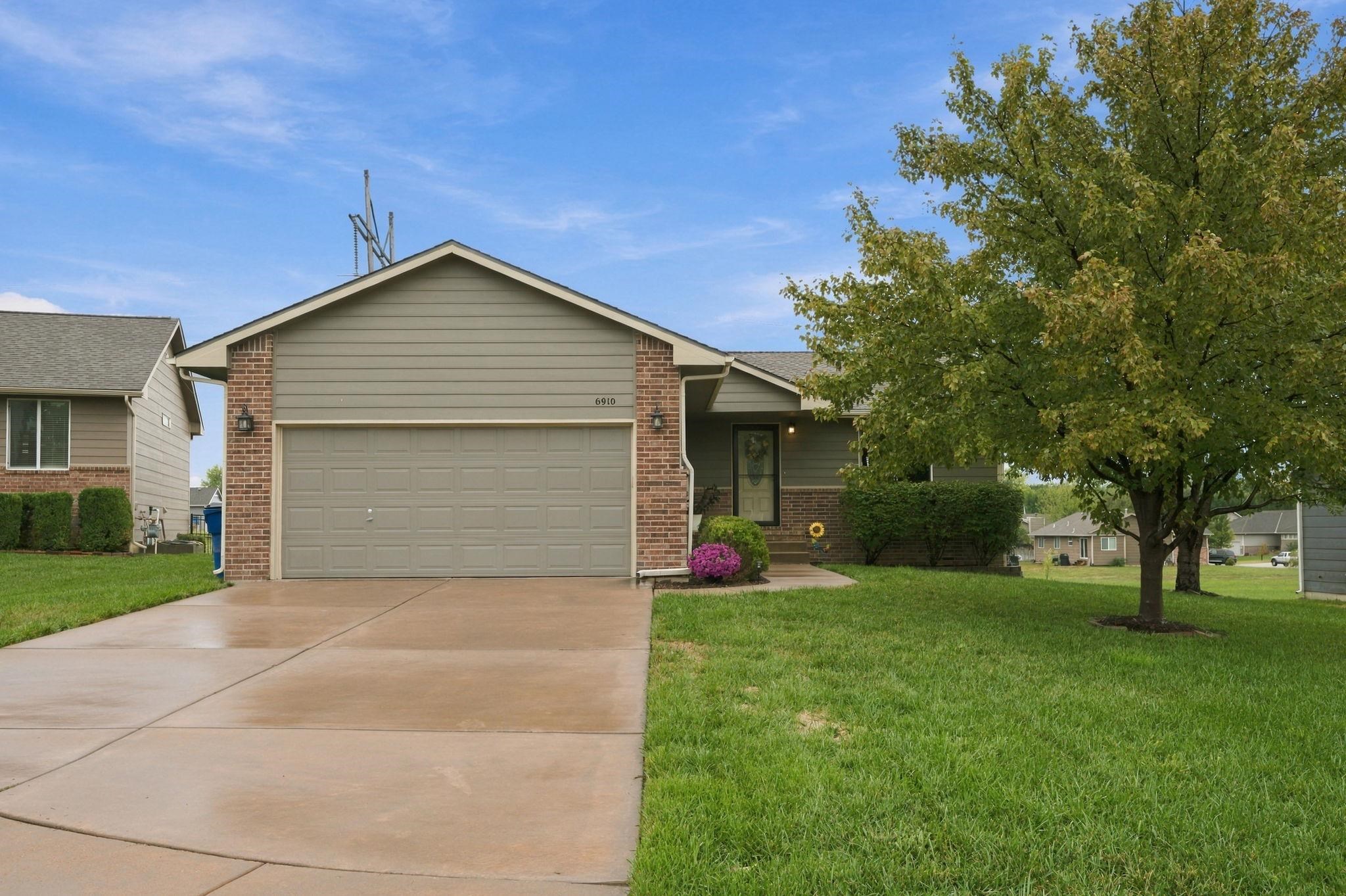 6910 N Wendell Ct Property Photo 4