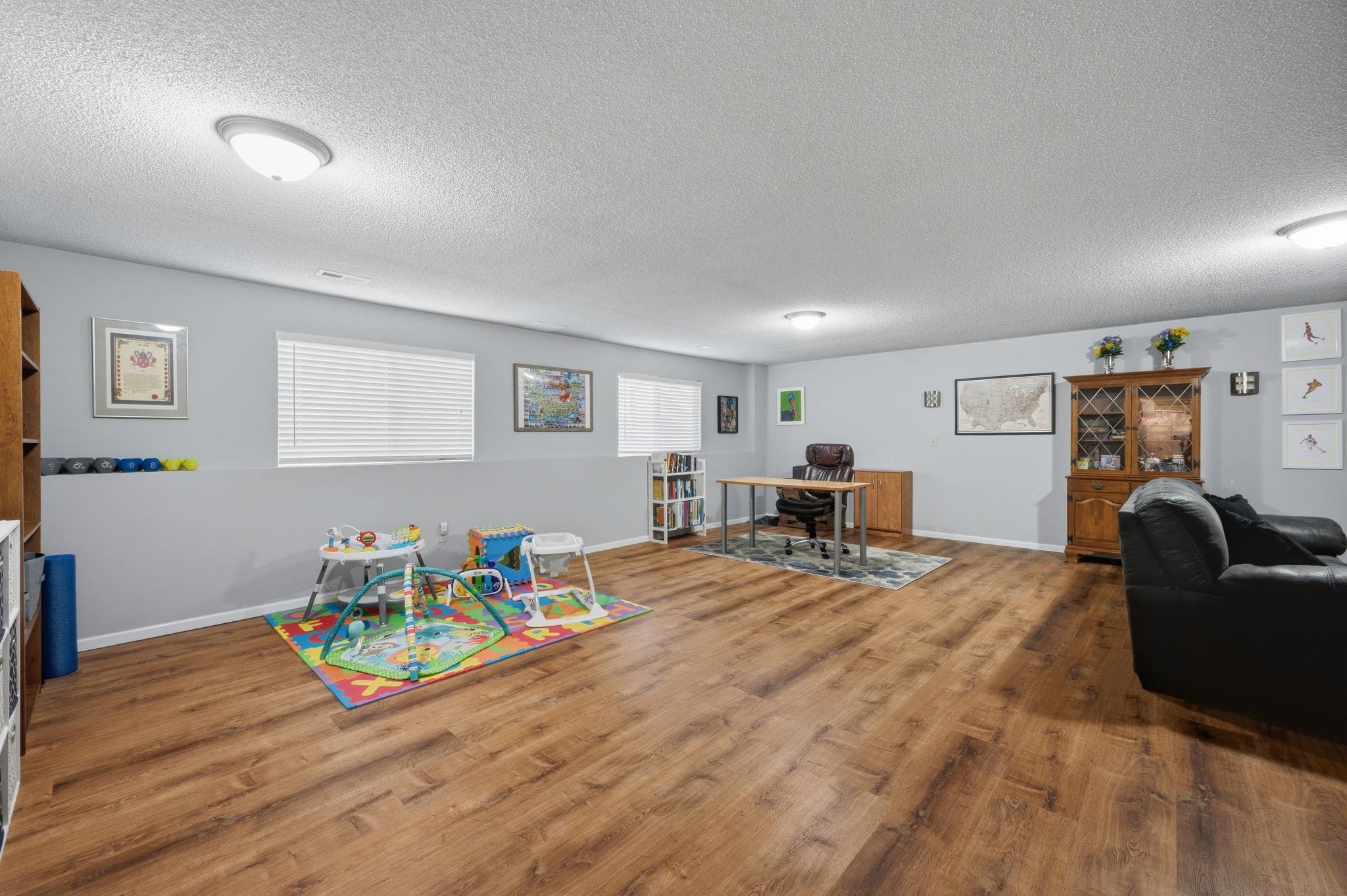 6910 N Wendell Ct Property Photo 21