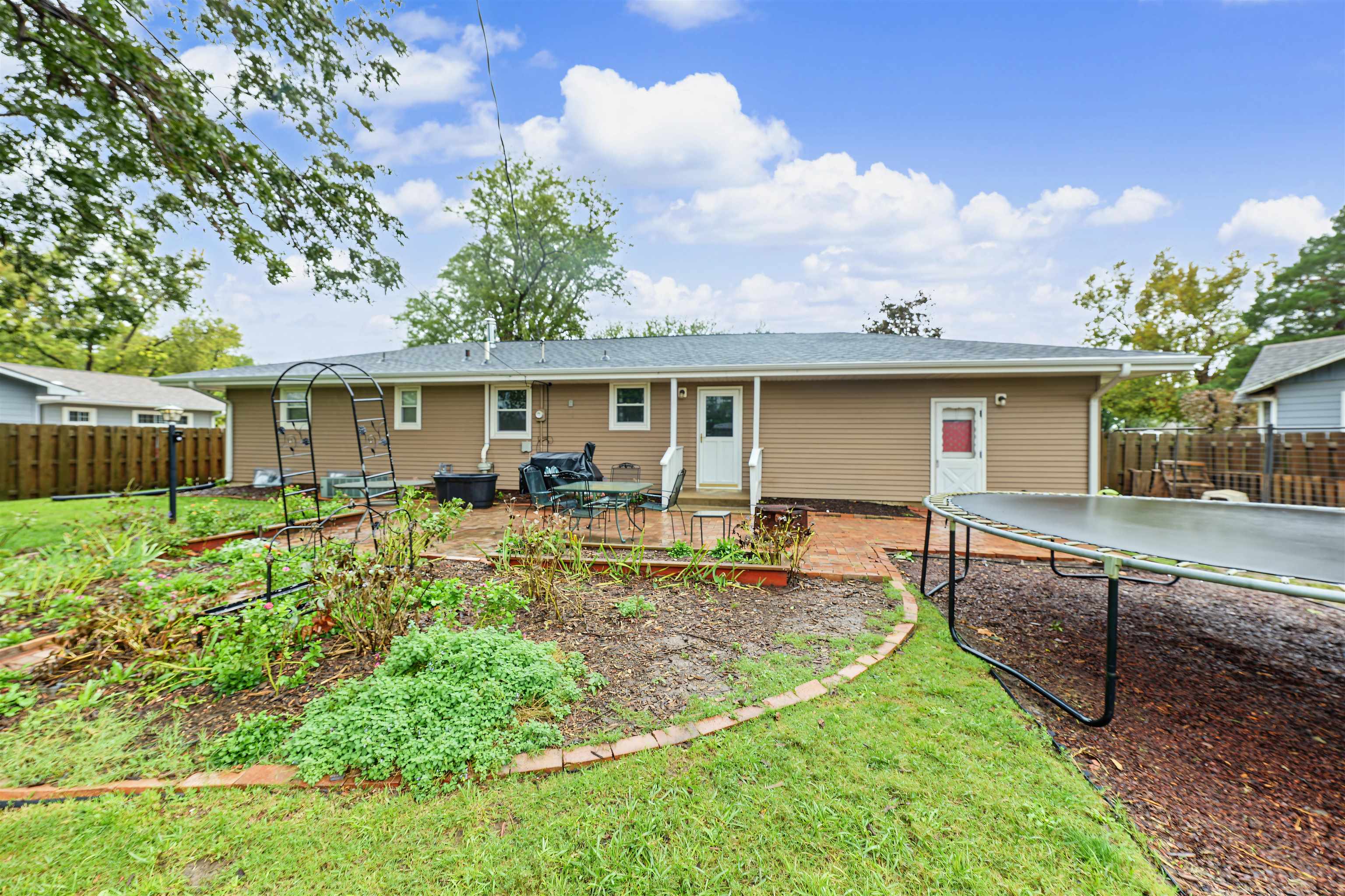 2213 Mayfair Dr. Property Photo 20