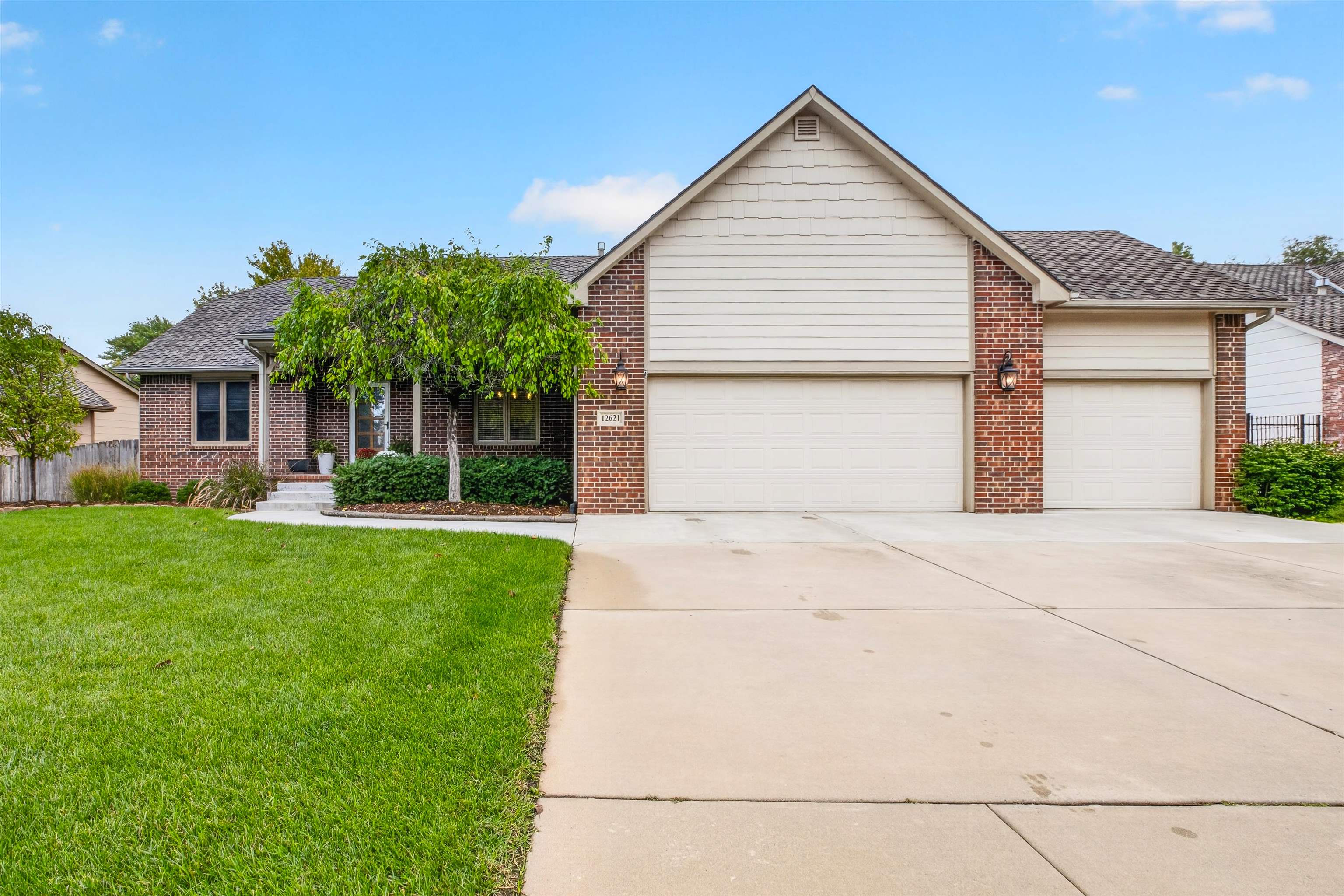 12621 E Edgewood Drive Property Photo 1