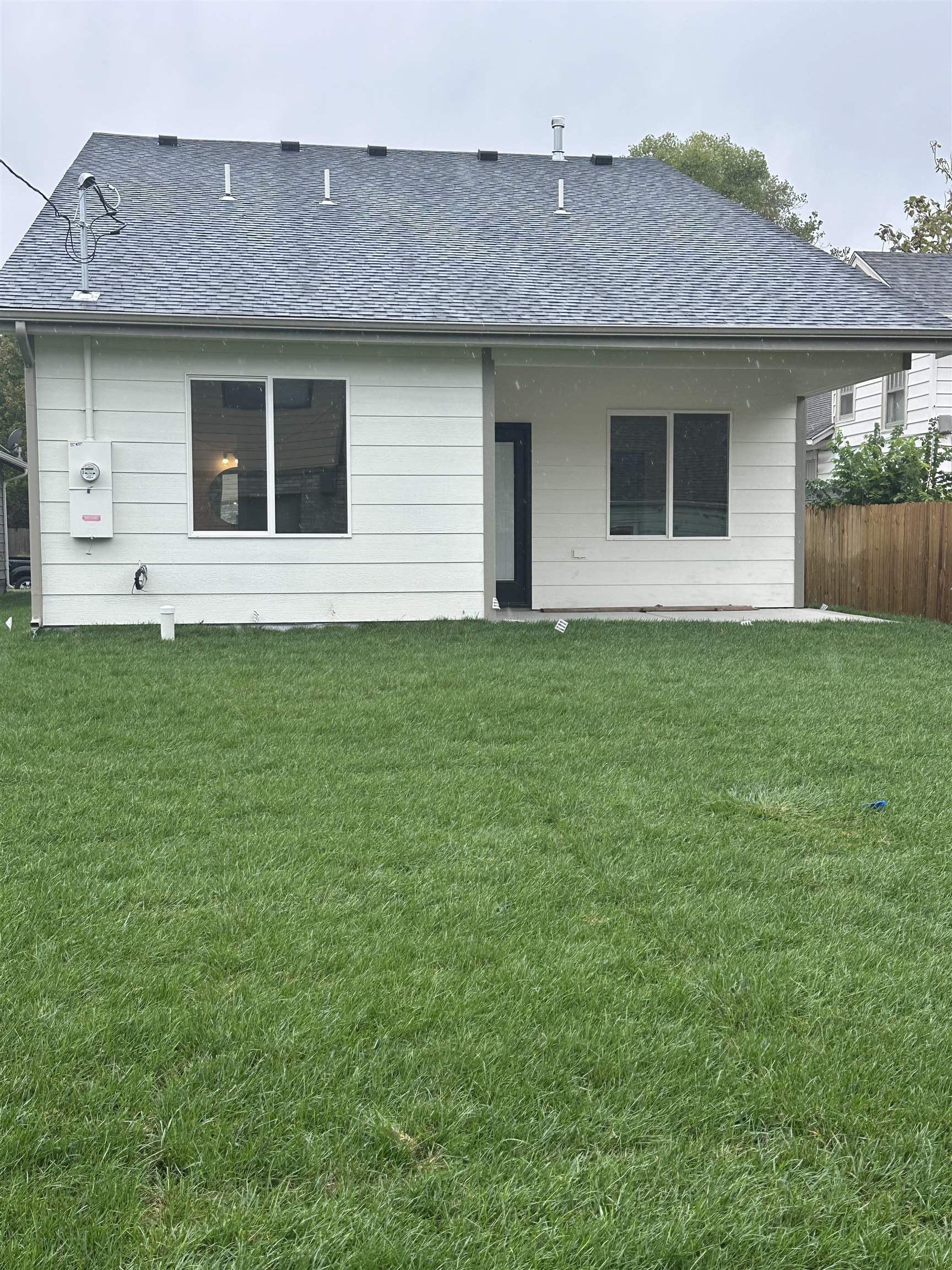 552 N Dellrose Ave Property Photo 4