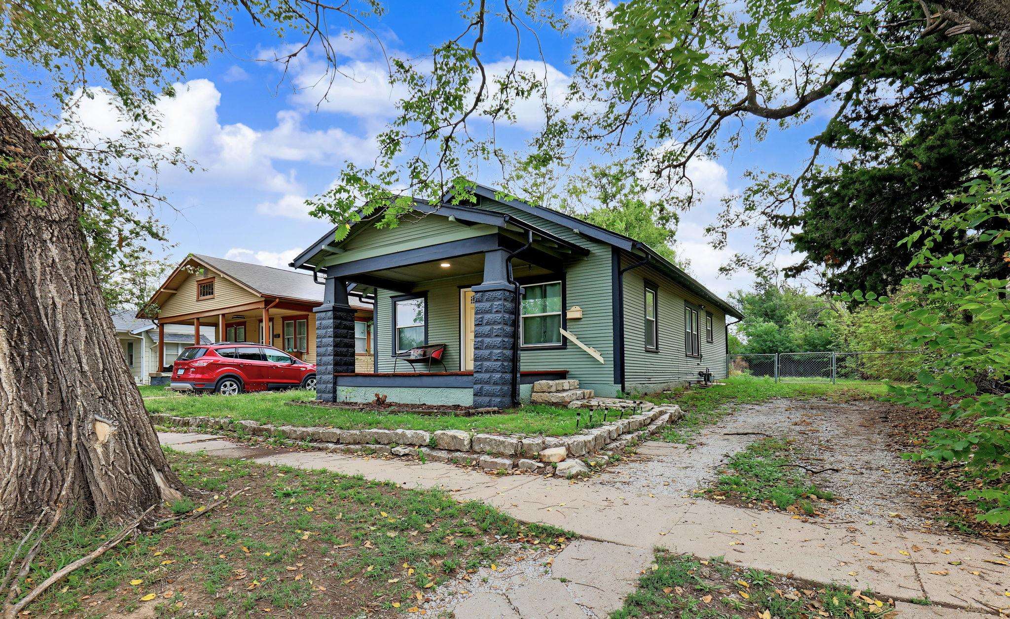 1648 S Pattie Property Photo 3