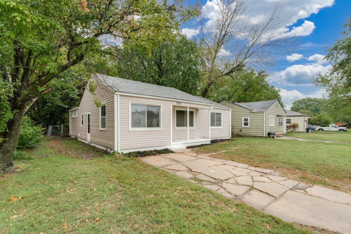 1514 N Battin St Property Photo 3