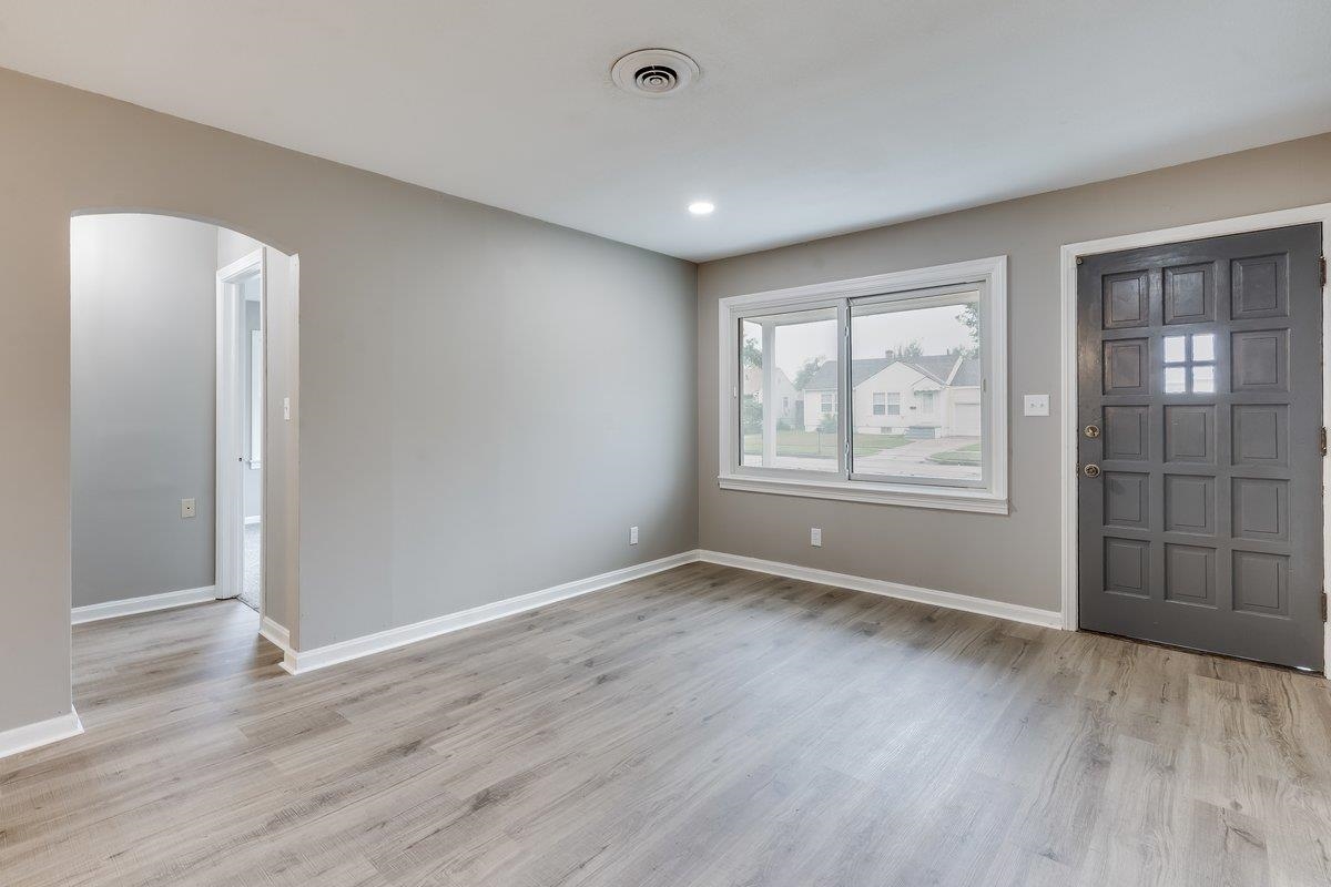 1514 N Battin St Property Photo 6
