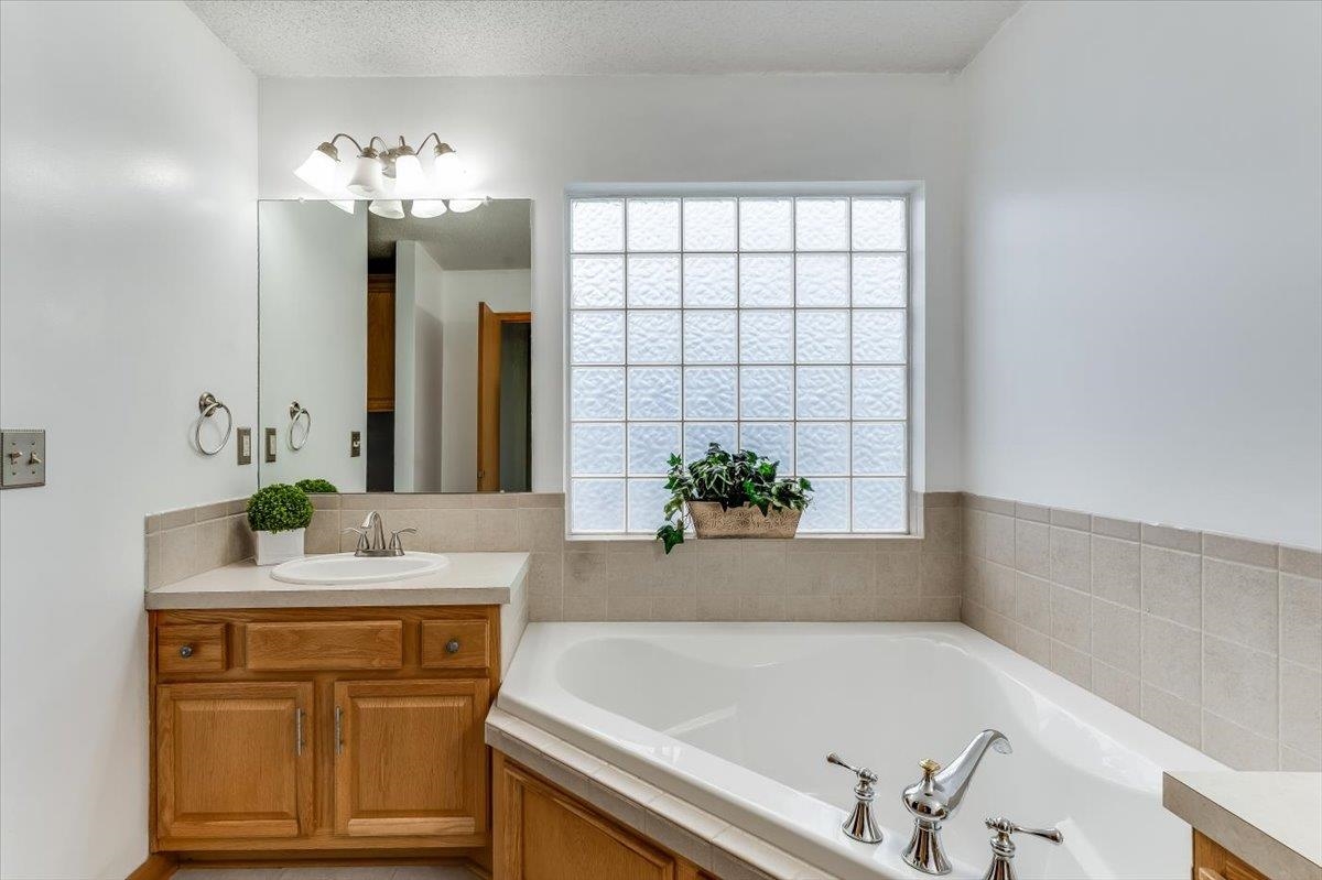 3010 E Lanners Cir. Property Photo 15