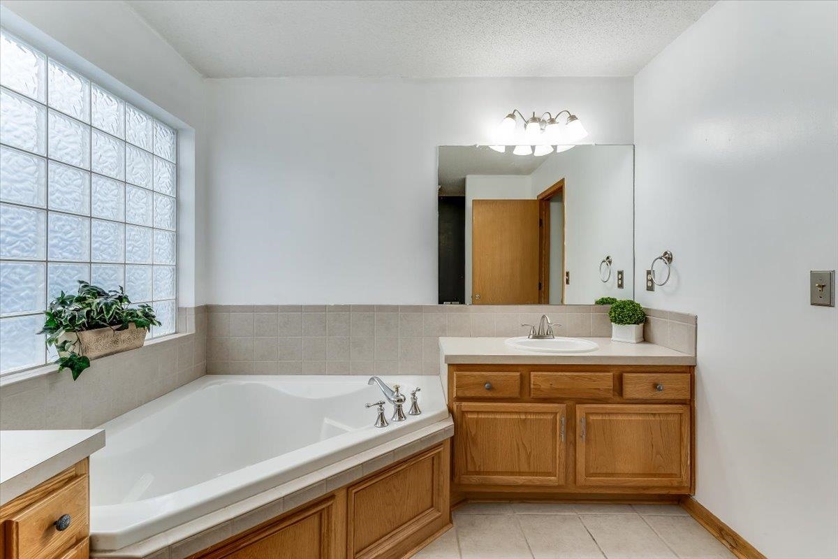 3010 E Lanners Cir. Property Photo 16