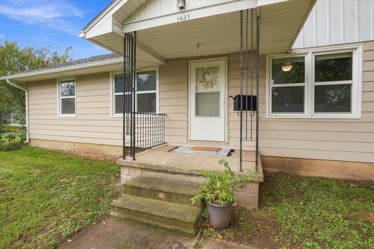 1421 E Kinkaid St Property Photo 3