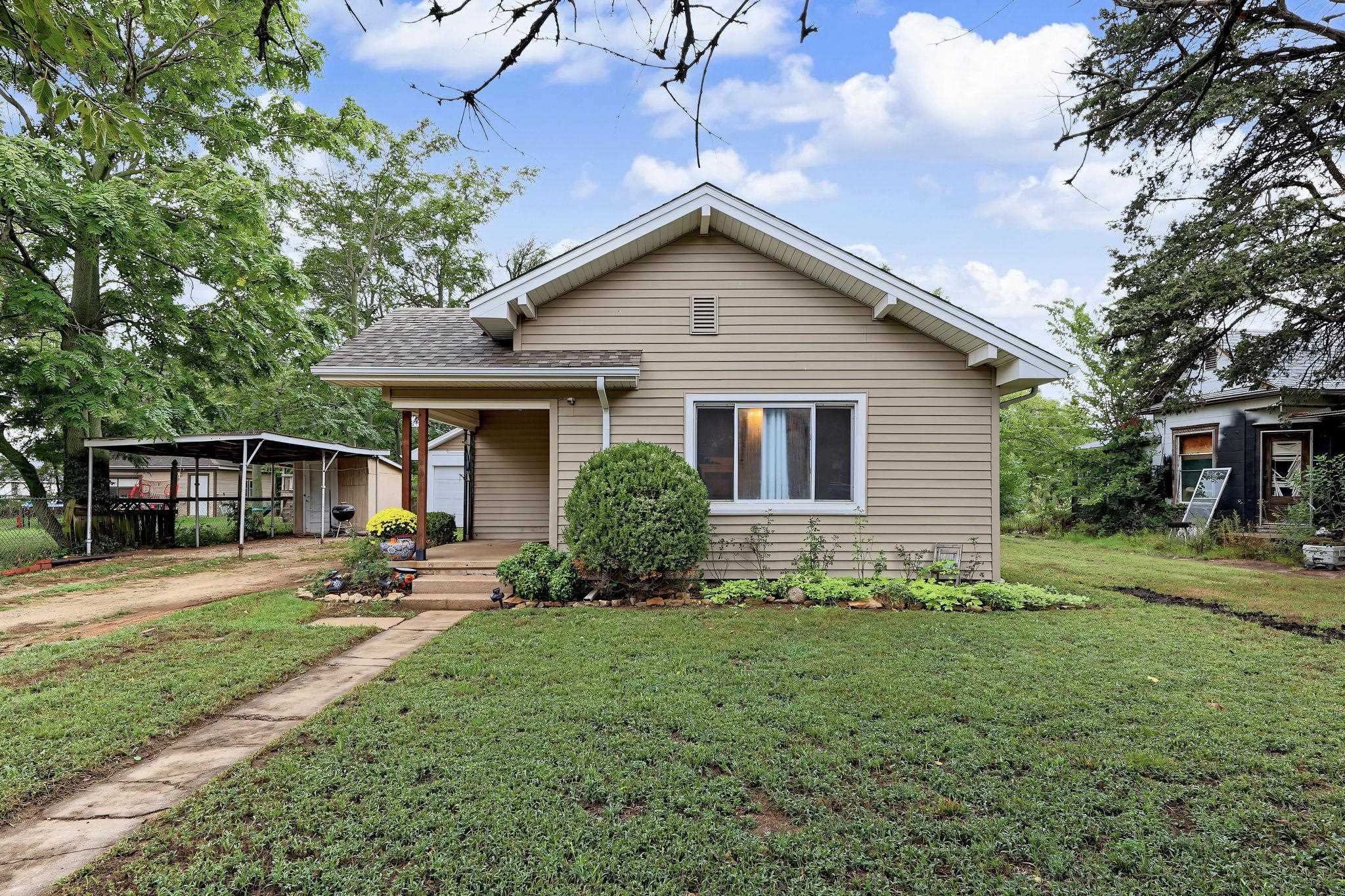 709 S High Property Photo 1