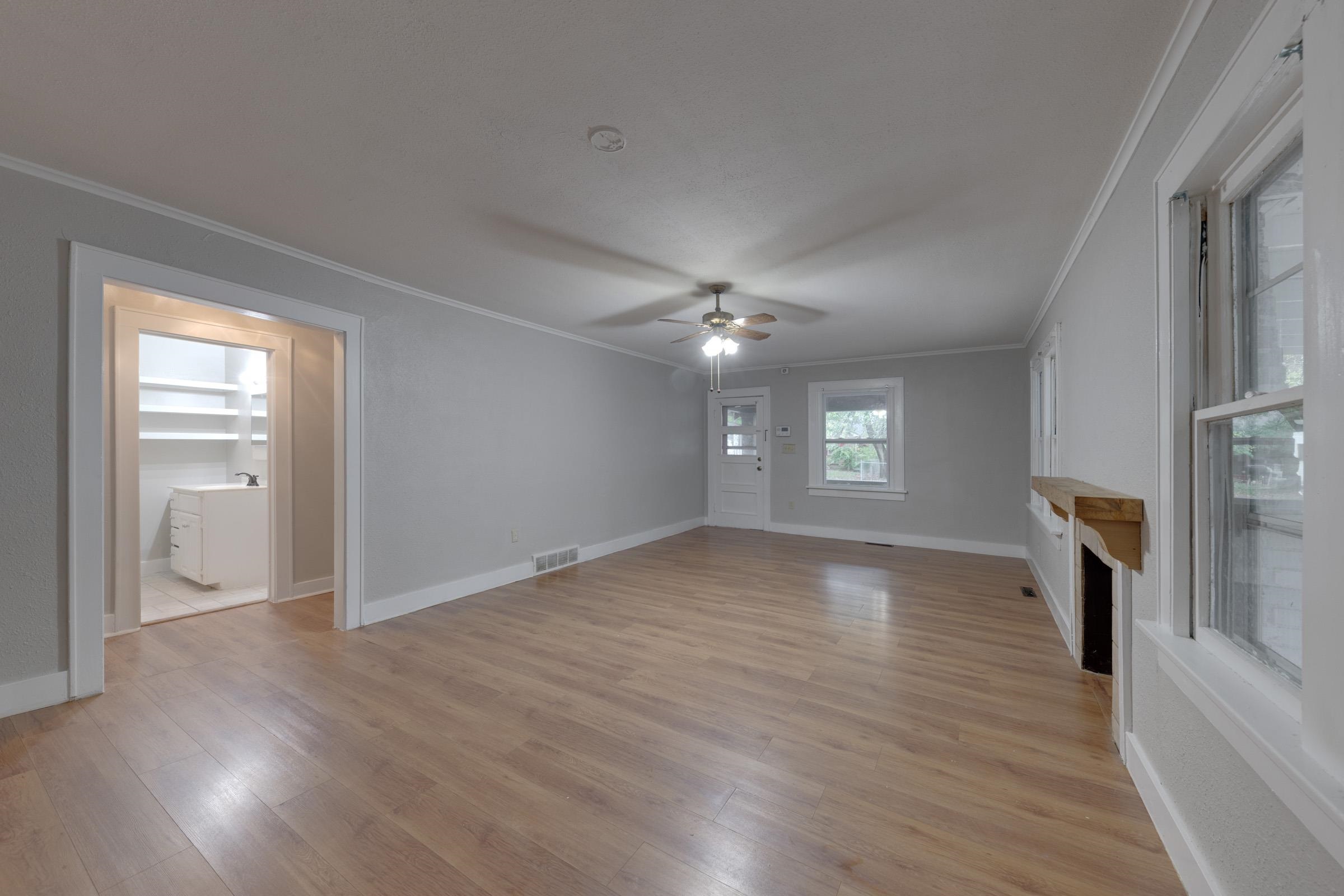705 S Pershing Ave Property Photo 9