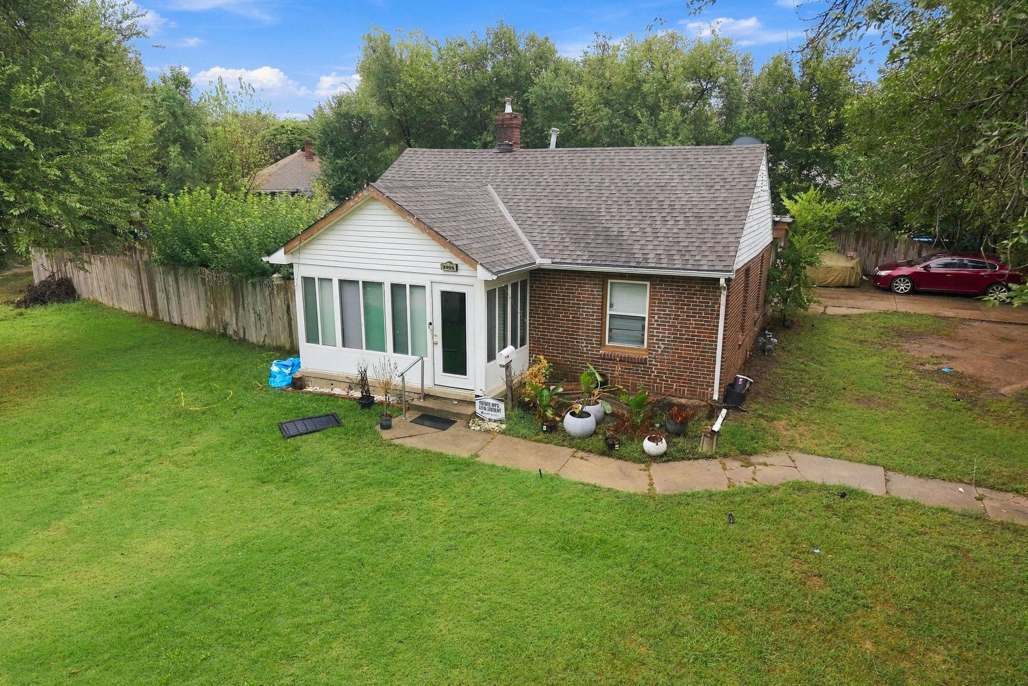 2905 E Stadium Dr Property Photo 3