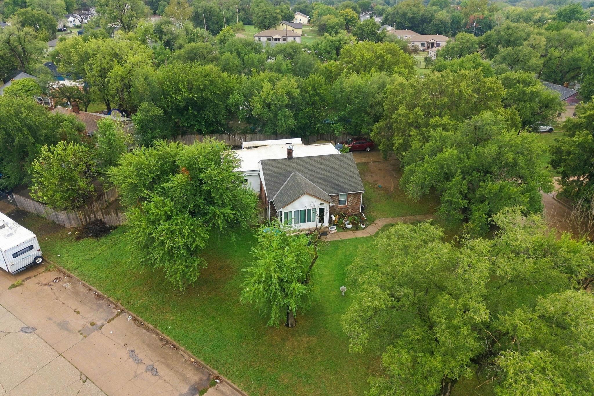 2905 E Stadium Dr Property Photo 4