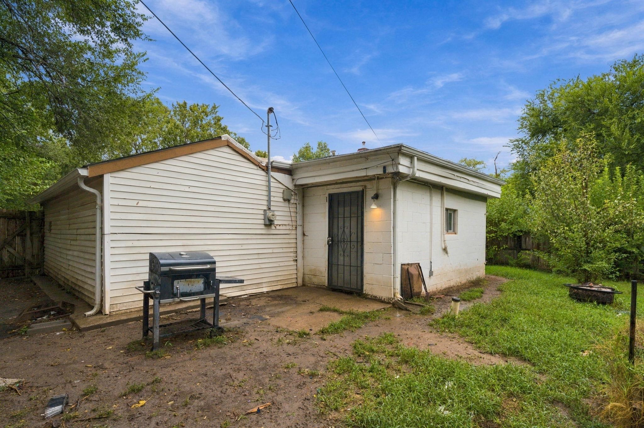 2905 E Stadium Dr Property Photo 9