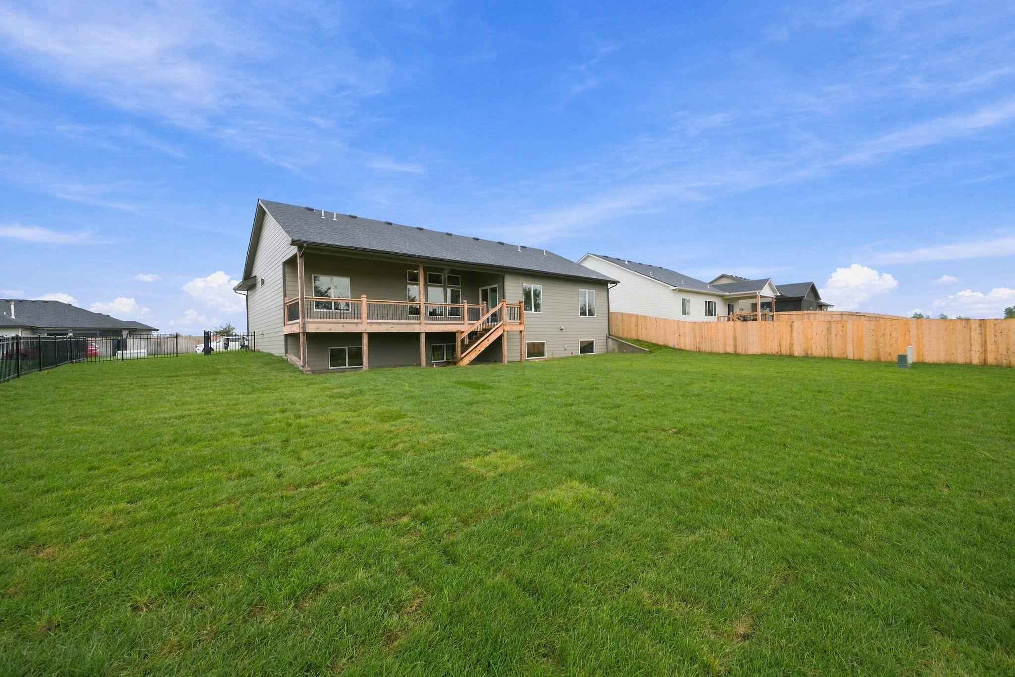 8231 E Summerside Pl Property Photo 3