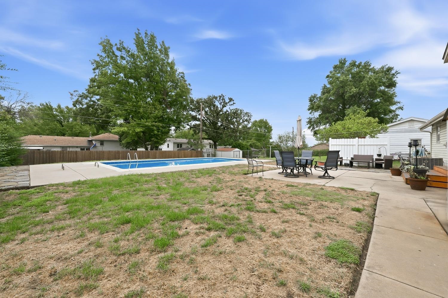 706 N Farmington Dr Property Photo 28