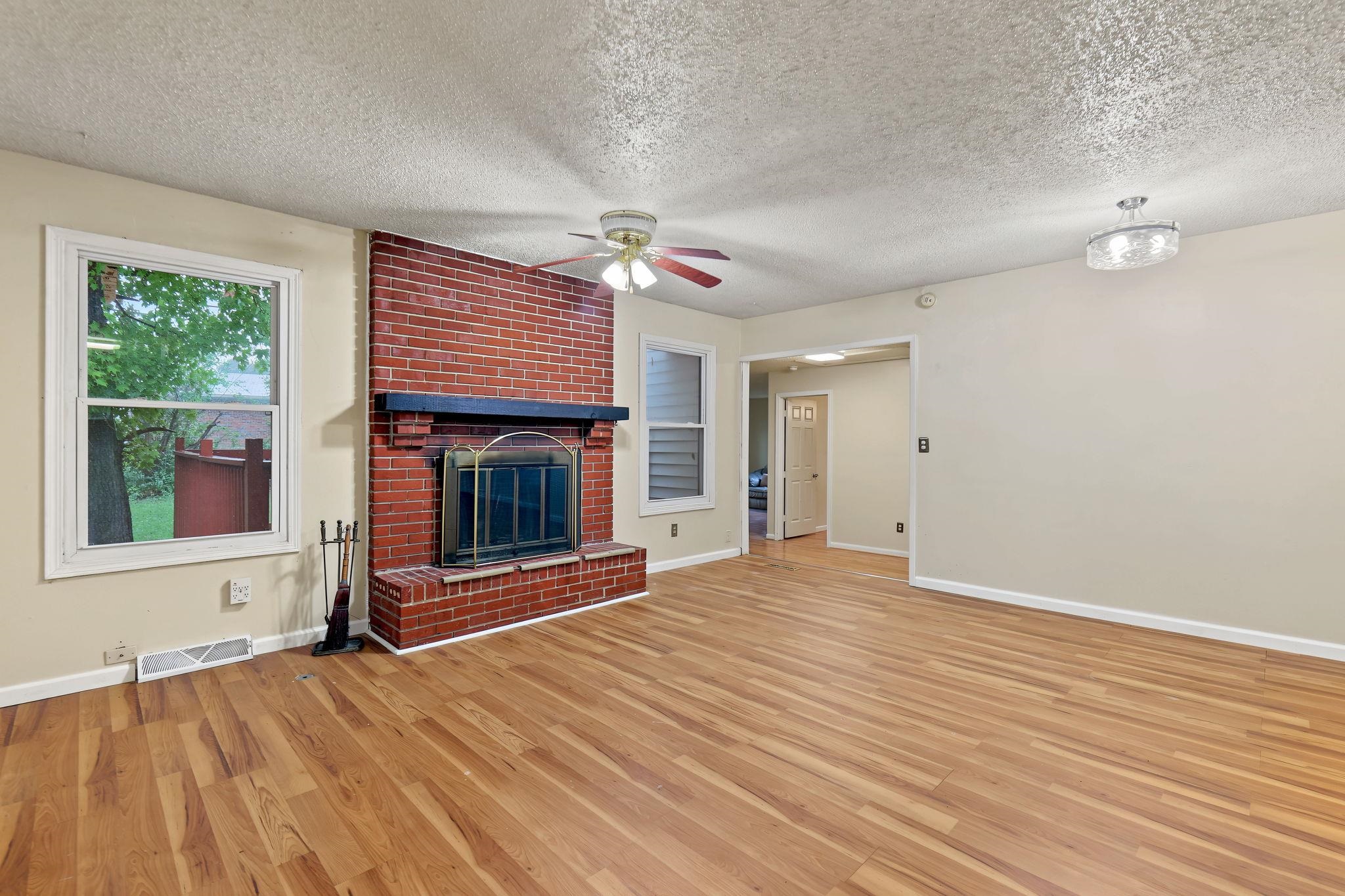 4431 N Auburn St Property Photo 4