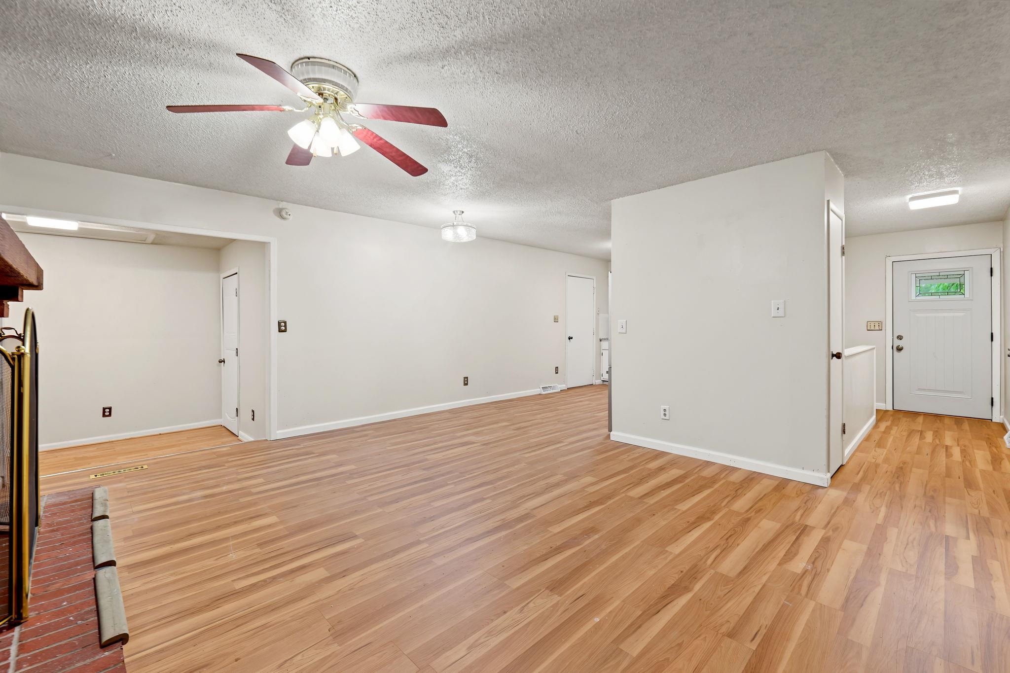 4431 N Auburn St Property Photo 5