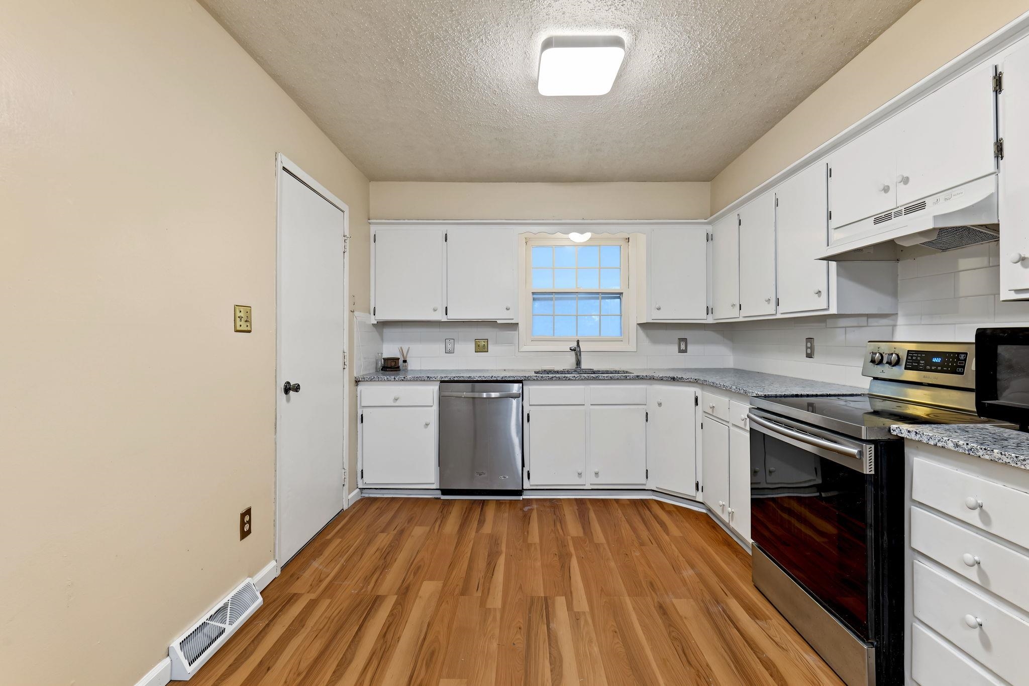 4431 N Auburn St Property Photo 7