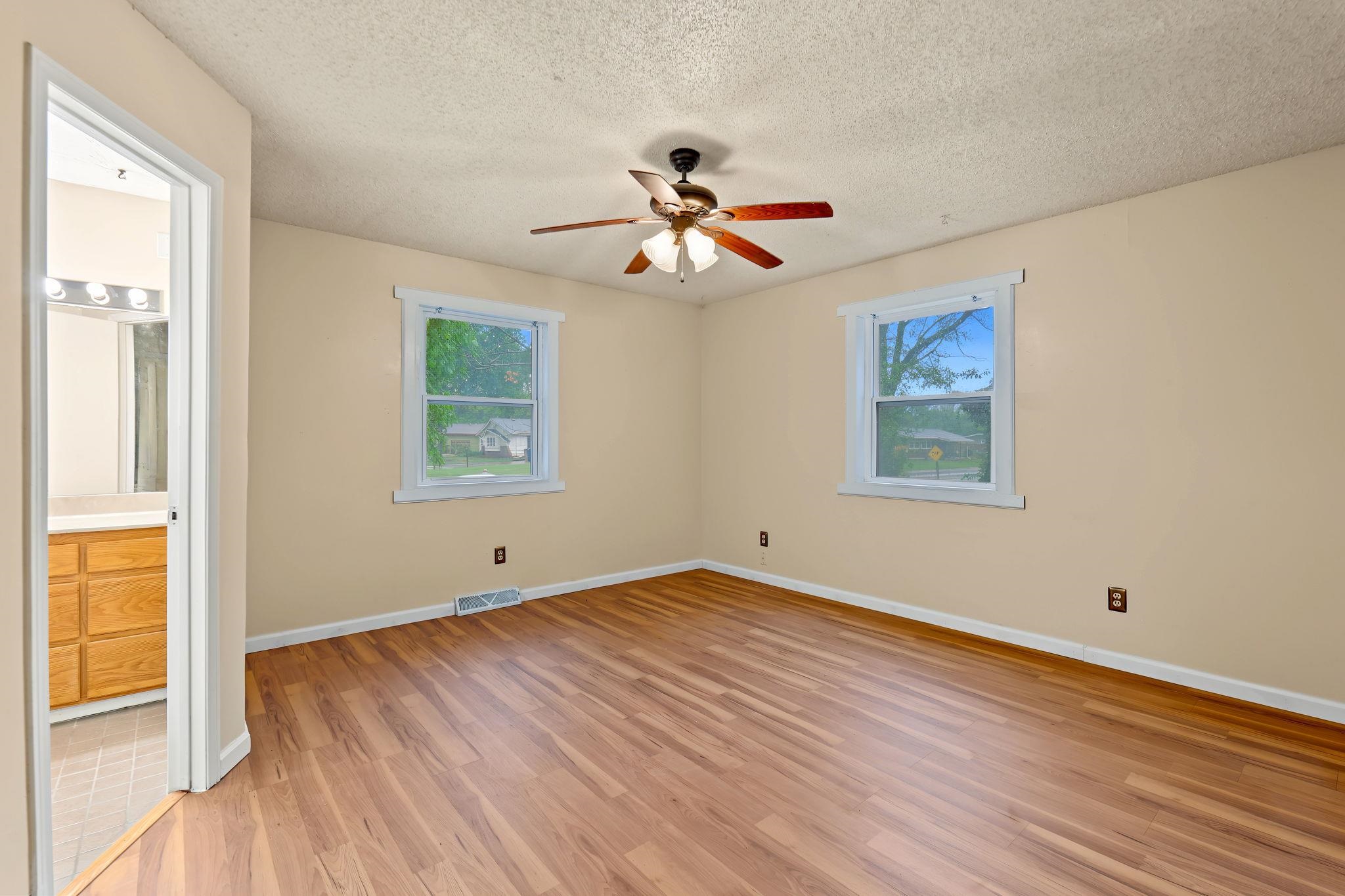 4431 N Auburn St Property Photo 14