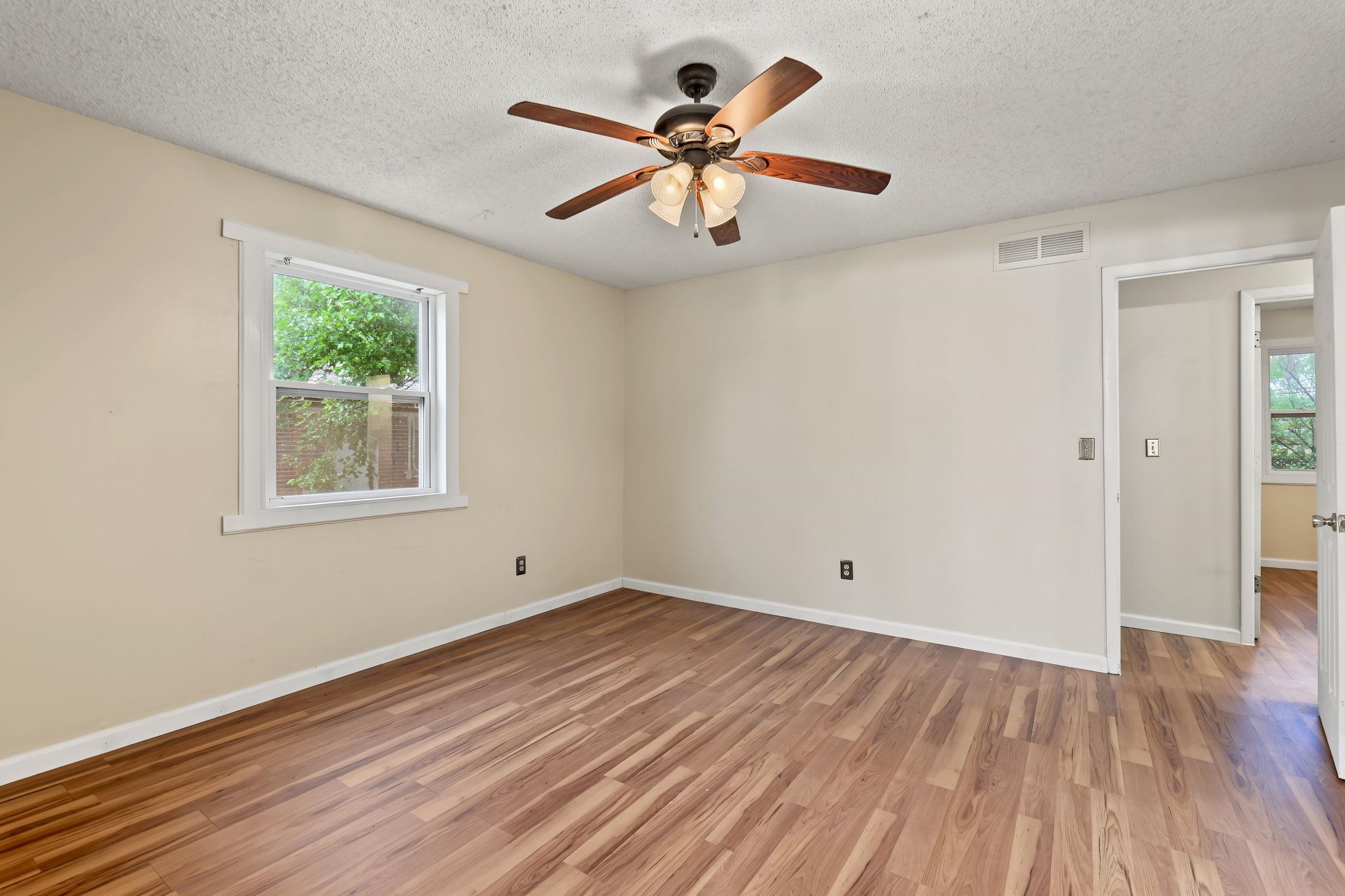 4431 N Auburn St Property Photo 17