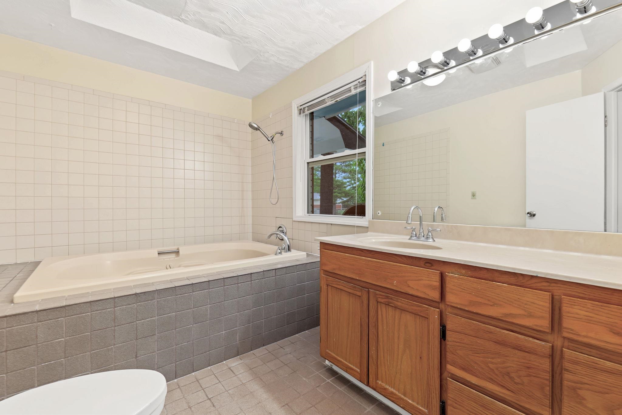 4431 N Auburn St Property Photo 18