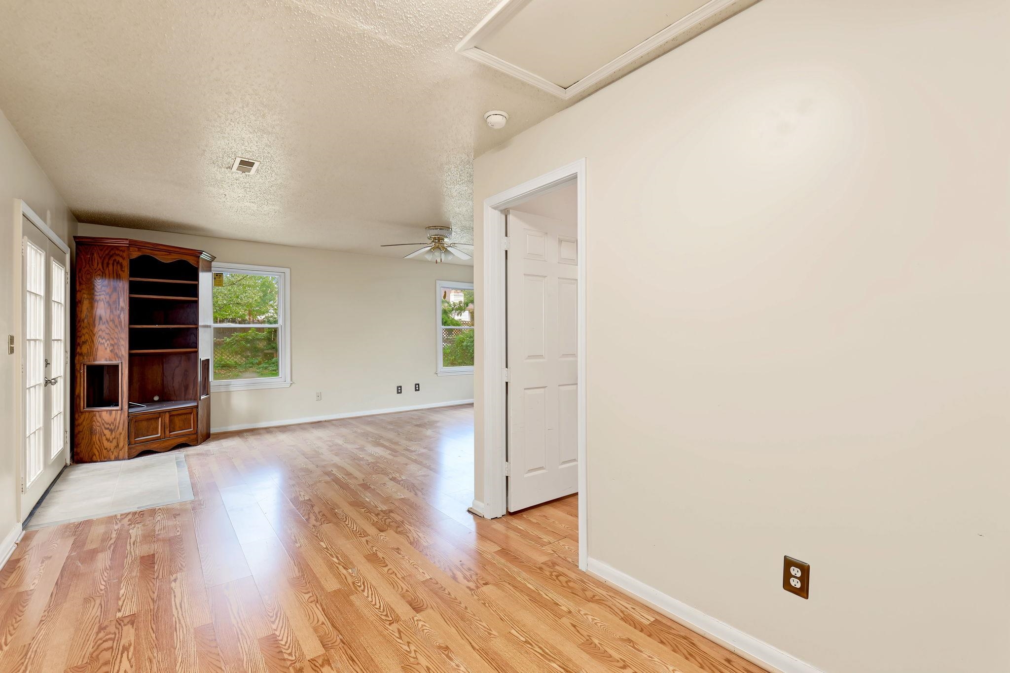 4431 N Auburn St Property Photo 19