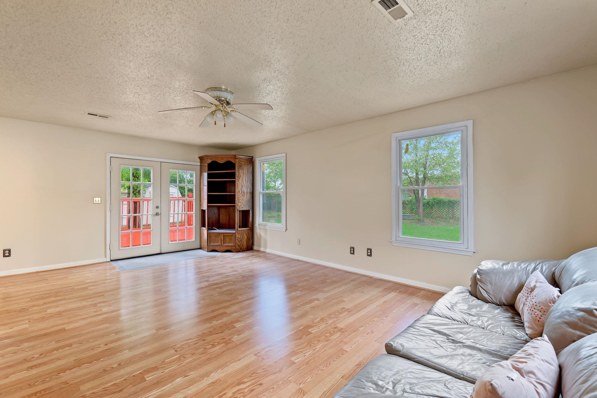 4431 N Auburn St Property Photo 22